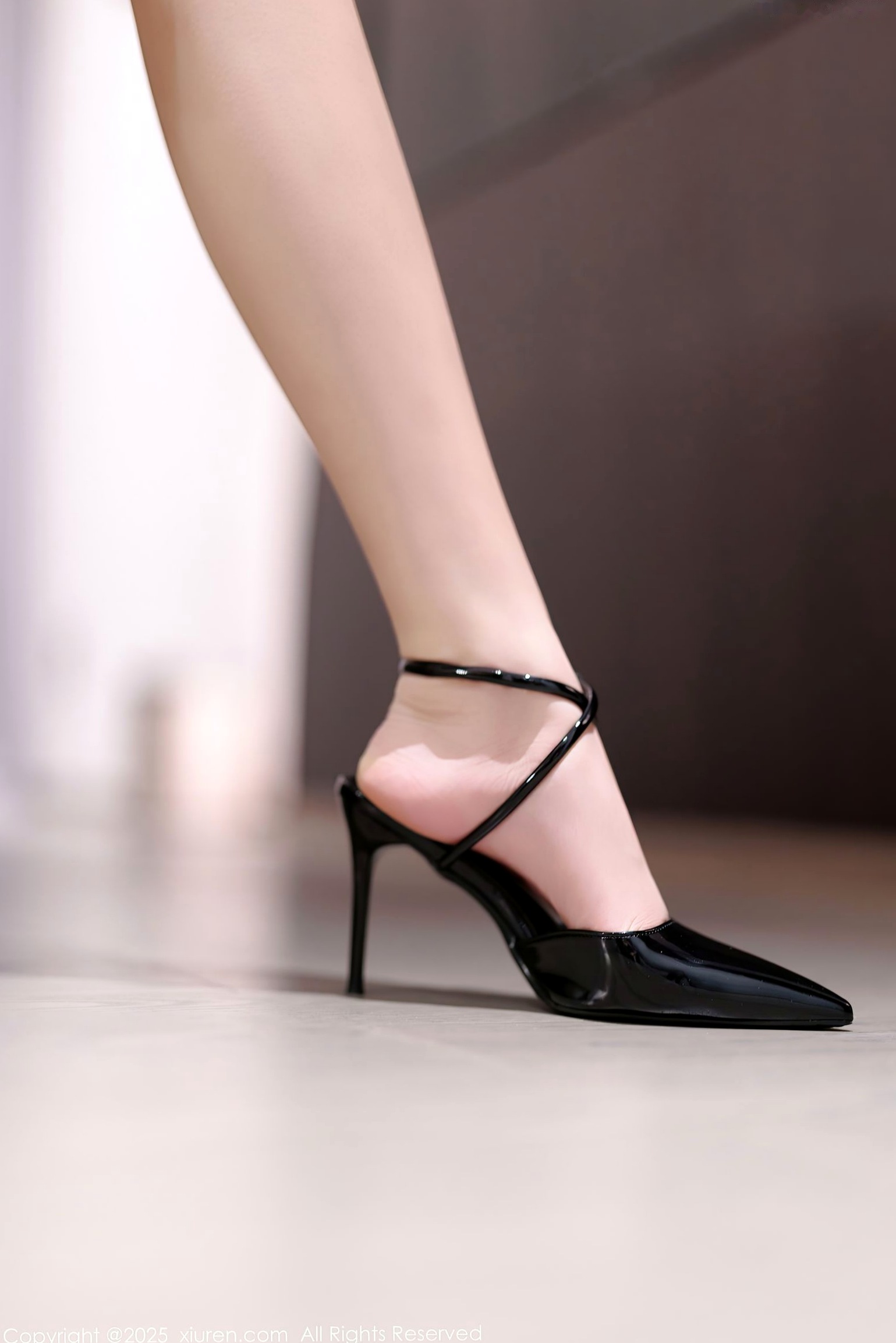 Gallery - 秀人网 - XiuRen 9761初梦瑶：鹅黄连衣长裙气质写真与黑色蕾丝连体衣私房诱惑，展现绝美S曲线女神风采秀人网 - XiuRen 性感内衣气质私房照 女神私房照_秀色女神 - image 38