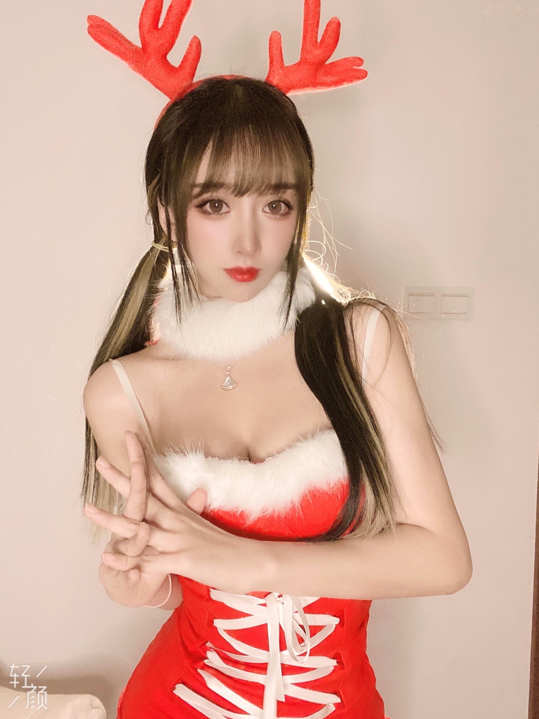 Gallery - 过期米线线喵-圣诞特辑：红白圣诞装扮，娇俏鹿角可爱又火辣，童颜女神私房诱惑美图性感童颜巨乳角色扮演私房照诱惑 女神私房照_秀色女神 - image 21