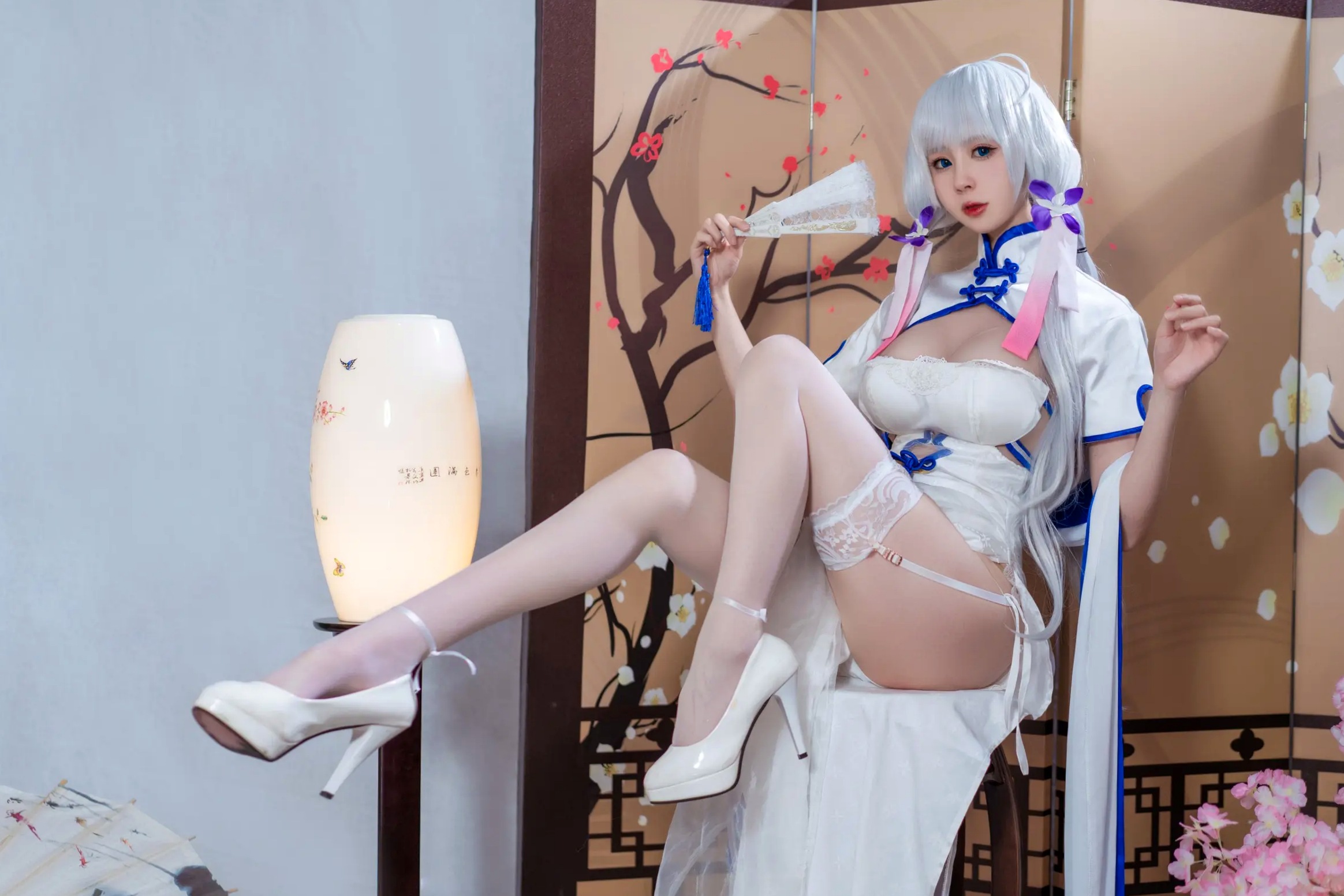Gallery - 西园寺南歌《碧蓝航线》光辉角色扮演，白色性感旗袍妩媚动人，傲人身材极品私房写真[24P]角色扮演旗袍性感私房照诱惑 女神私房照_秀色女神 - image 9