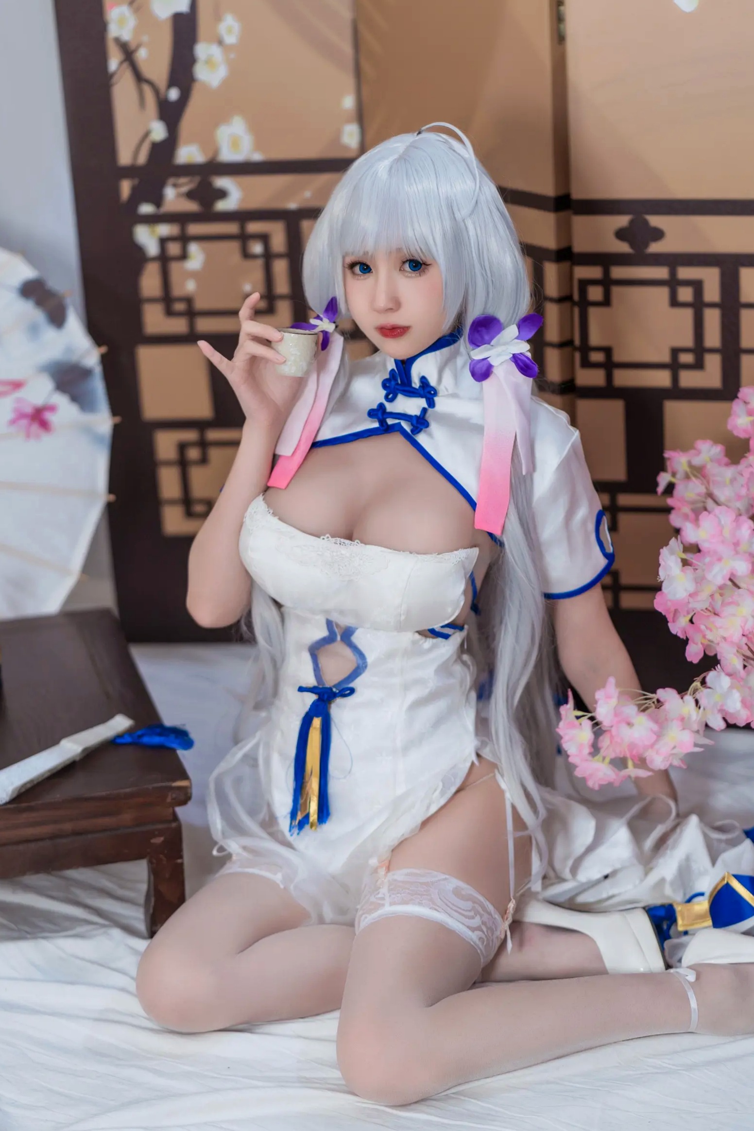 Gallery - 西园寺南歌《碧蓝航线》光辉角色扮演，白色性感旗袍妩媚动人，傲人身材极品私房写真[24P]角色扮演旗袍性感私房照诱惑 女神私房照_秀色女神 - image 19