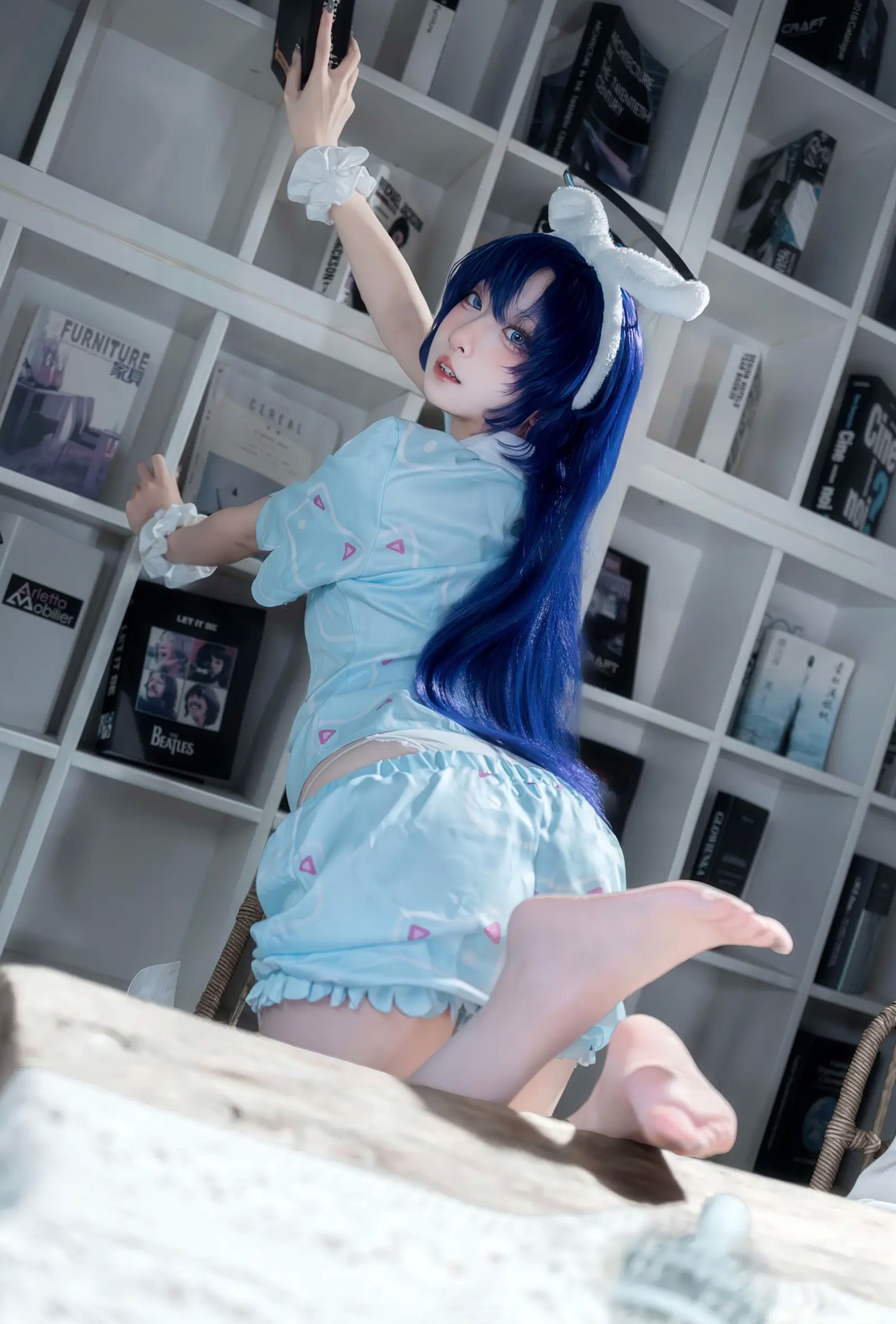 Gallery - 碧蓝档案优香睡衣Cosplay，极致清纯诱惑，蓝发萌系少女家居私房美图[35P]角色扮演萌系性感私房照白嫩 女神私房照_秀色女神 - image 8