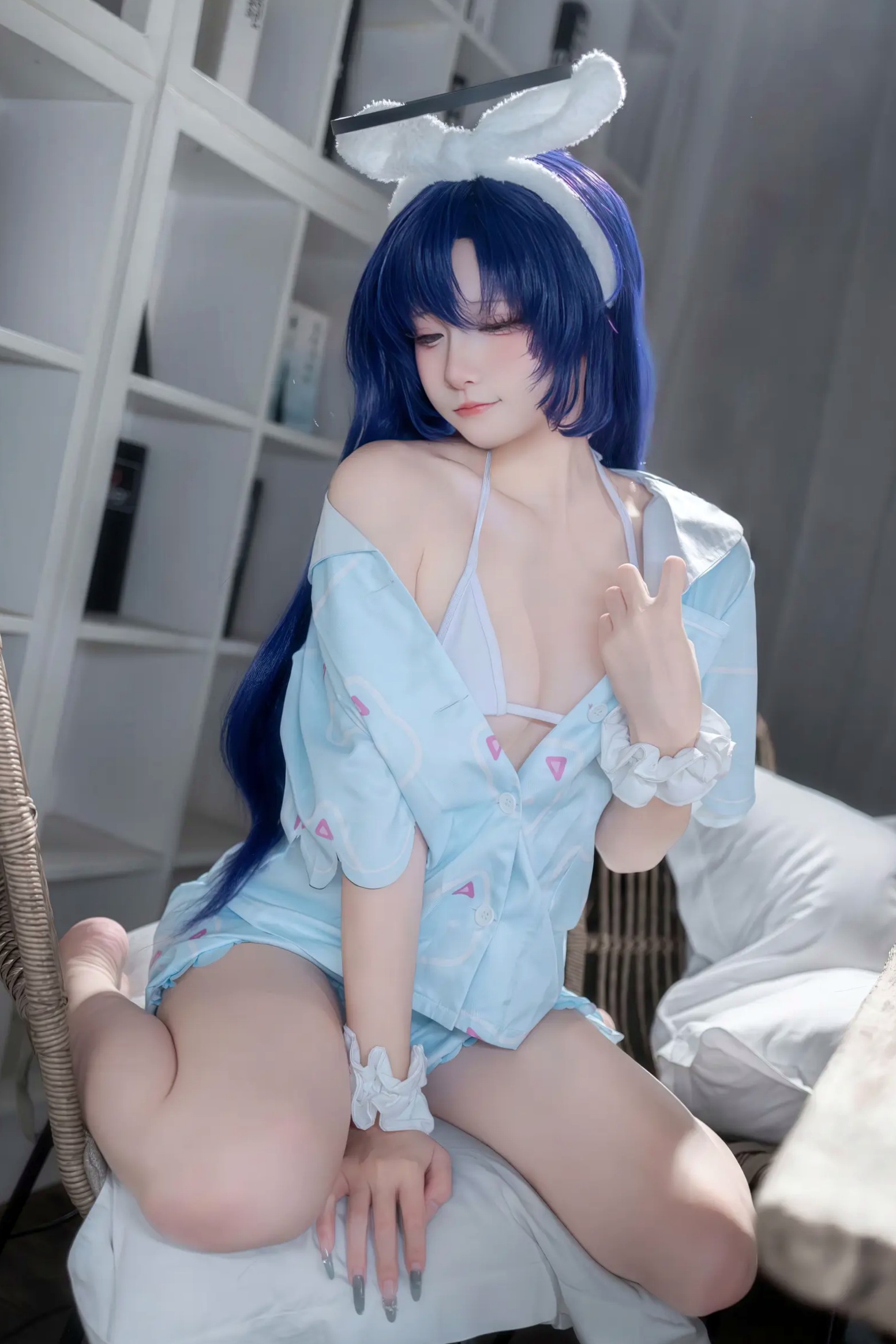 Gallery - 碧蓝档案优香睡衣Cosplay，极致清纯诱惑，蓝发萌系少女家居私房美图[35P]角色扮演萌系性感私房照白嫩 女神私房照_秀色女神 - image 12