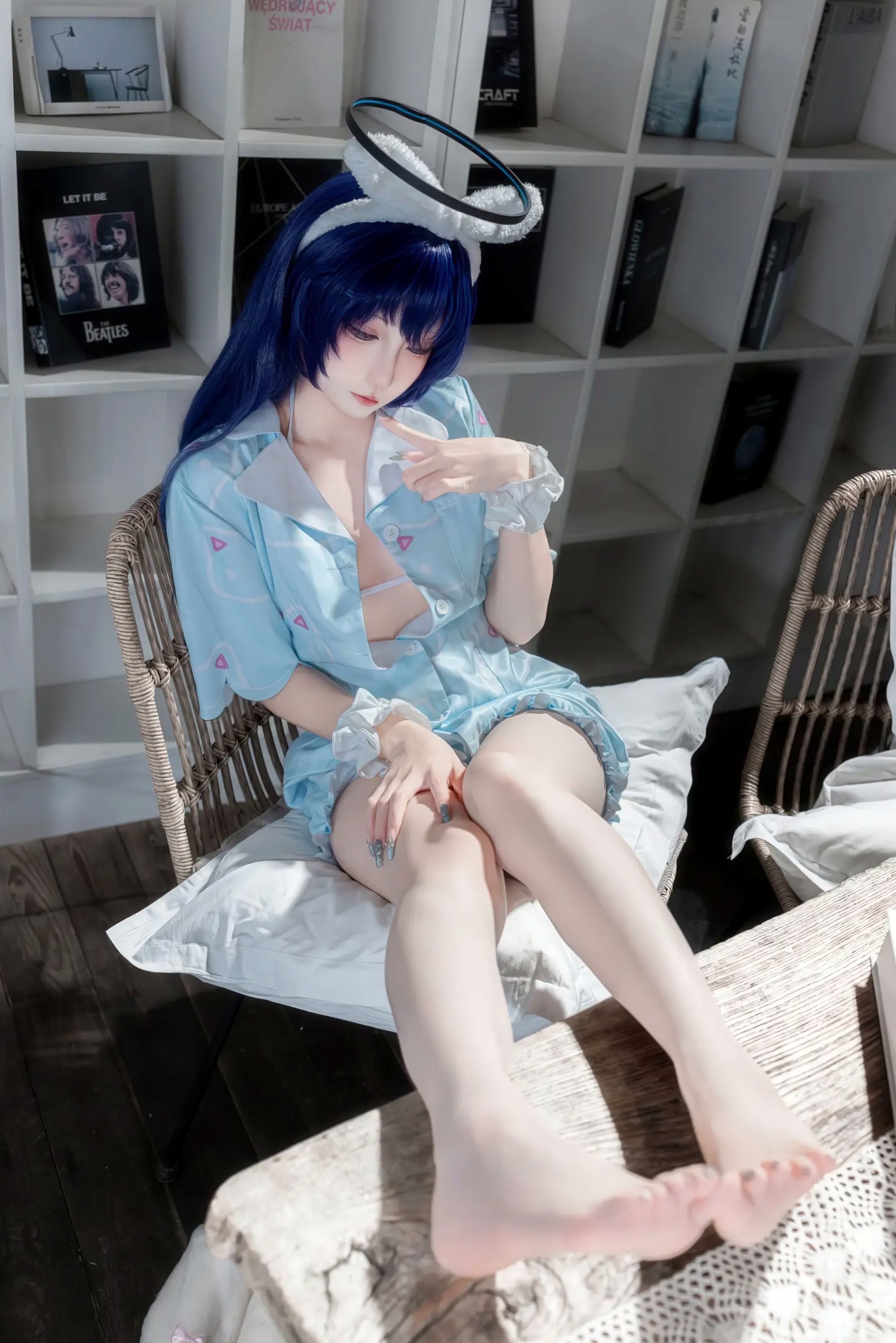 Gallery - 碧蓝档案优香睡衣Cosplay，极致清纯诱惑，蓝发萌系少女家居私房美图[35P]角色扮演萌系性感私房照白嫩 女神私房照_秀色女神 - image 15