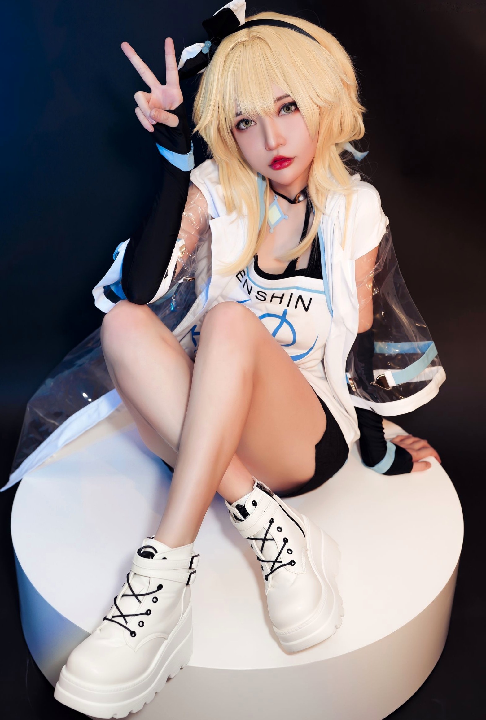 Gallery - Potato-Godzilla 荧 Lumine 原神Cosplay：Hoyofest性感定制服饰，展现极致身材比例与潮流女神魅力角色扮演性感诱惑比基尼 女神私房照_秀色女神 - image 3