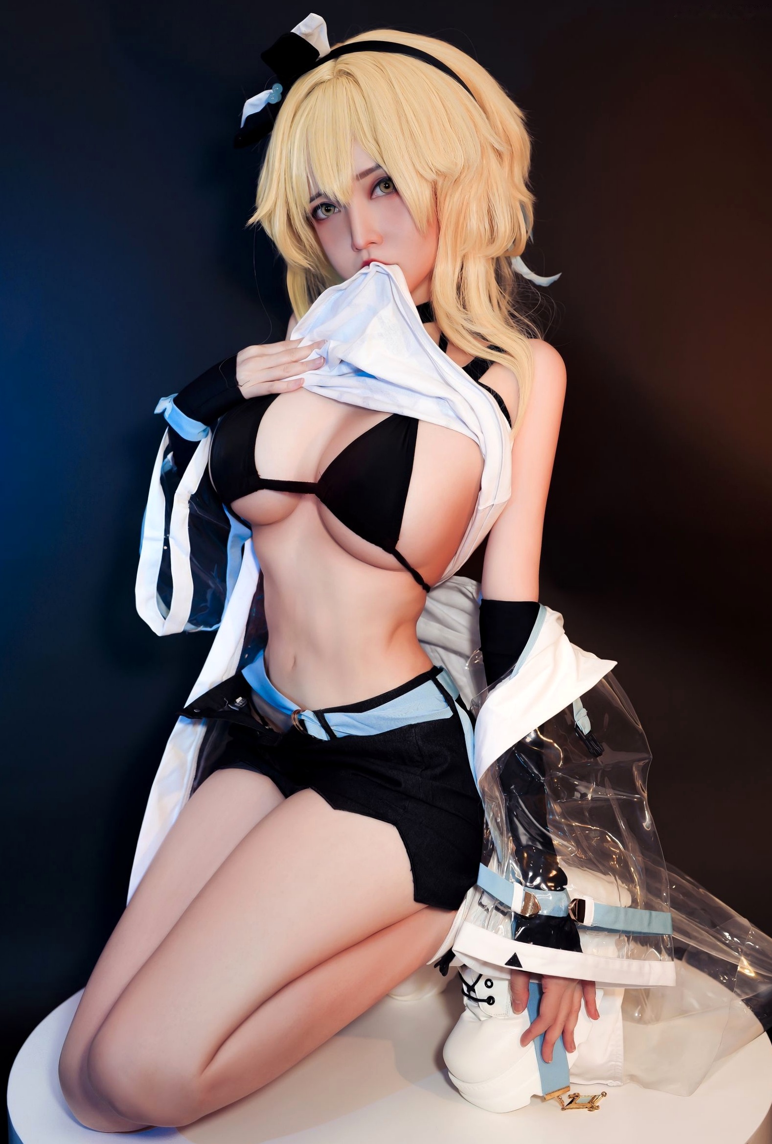 Gallery - Potato-Godzilla 荧 Lumine 原神Cosplay：Hoyofest性感定制服饰，展现极致身材比例与潮流女神魅力角色扮演性感诱惑比基尼 女神私房照_秀色女神 - image 7