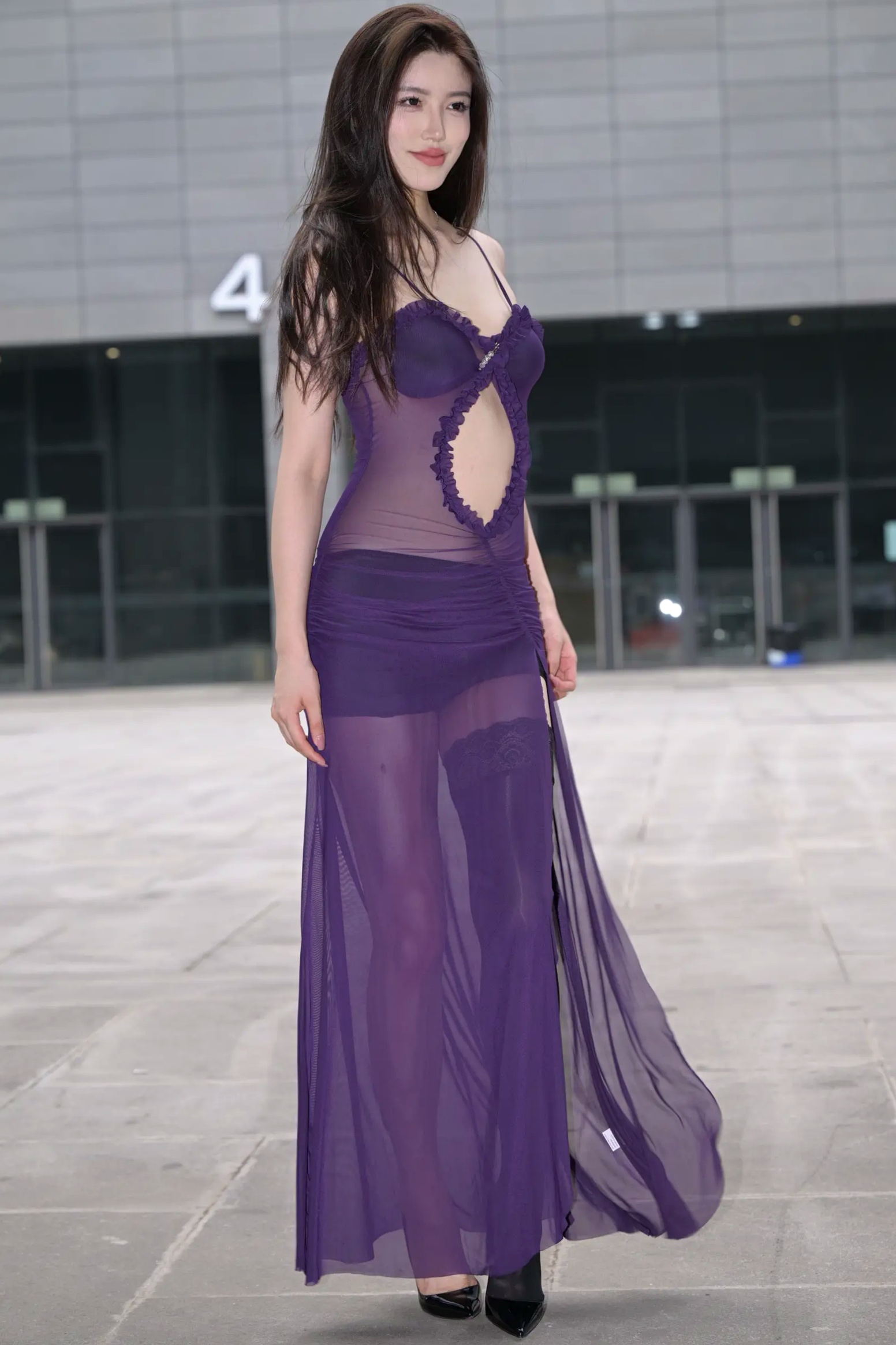 Gallery - 紫色风情：紫色透视长裙美女户外街拍，气质女神秀修长美腿极致诱惑 [128P]性感气质街拍美腿诱惑 女神私房照_秀色女神 - image 17