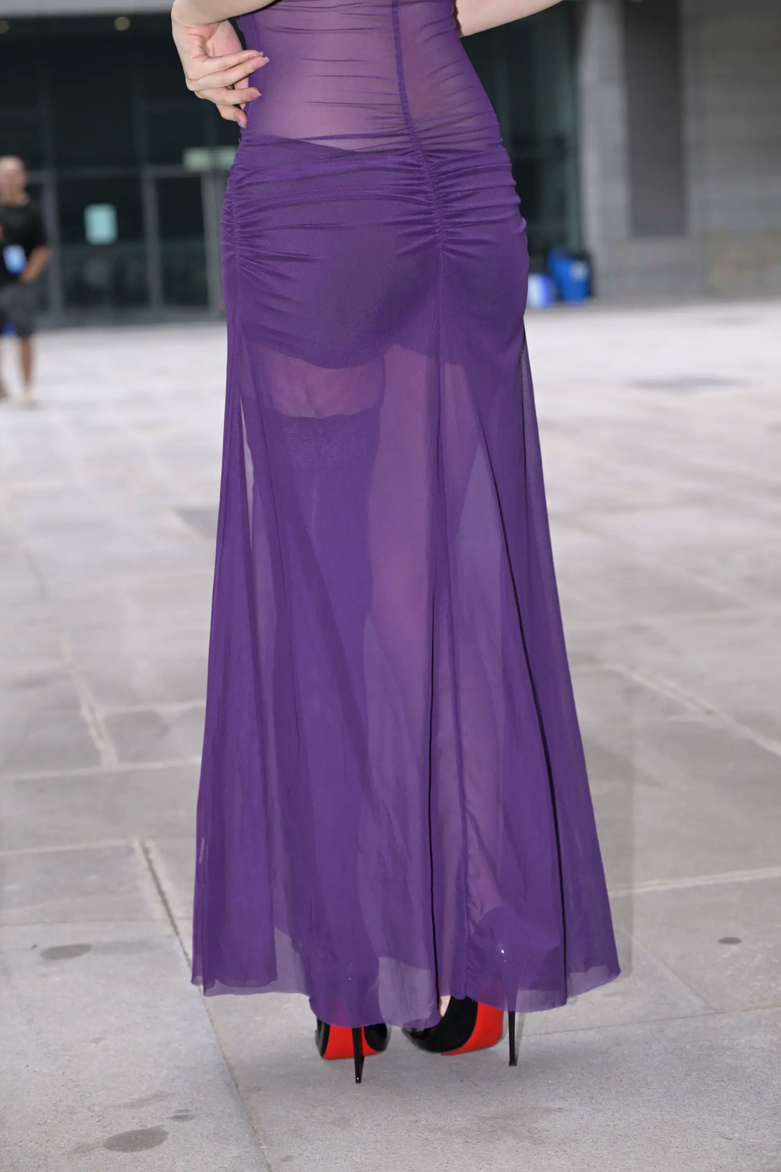 Gallery - 紫色风情：紫色透视长裙美女户外街拍，气质女神秀修长美腿极致诱惑 [128P]性感气质街拍美腿诱惑 女神私房照_秀色女神 - image 36