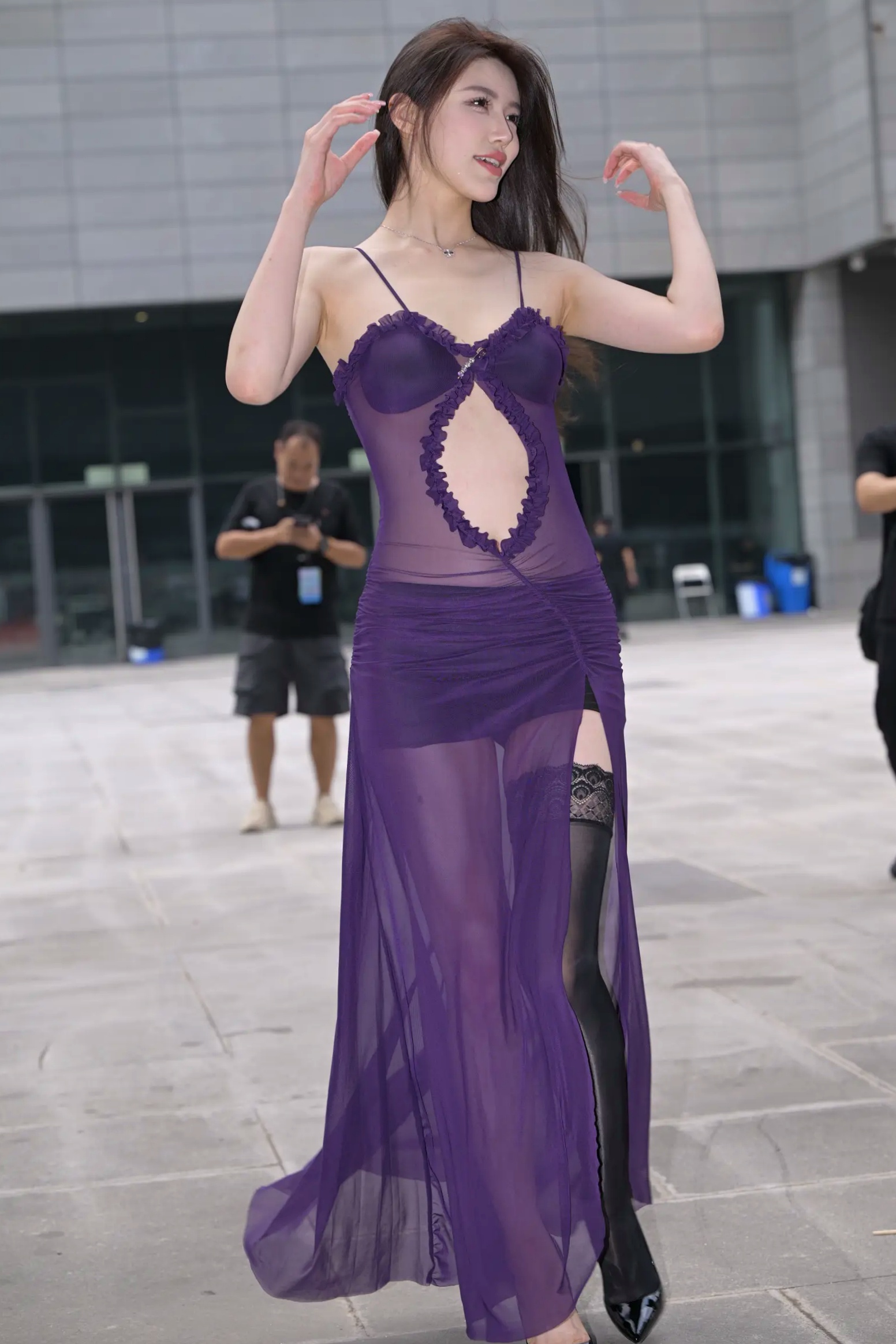 Gallery - 紫色风情：紫色透视长裙美女户外街拍，气质女神秀修长美腿极致诱惑 [128P]性感气质街拍美腿诱惑 女神私房照_秀色女神 - image 37