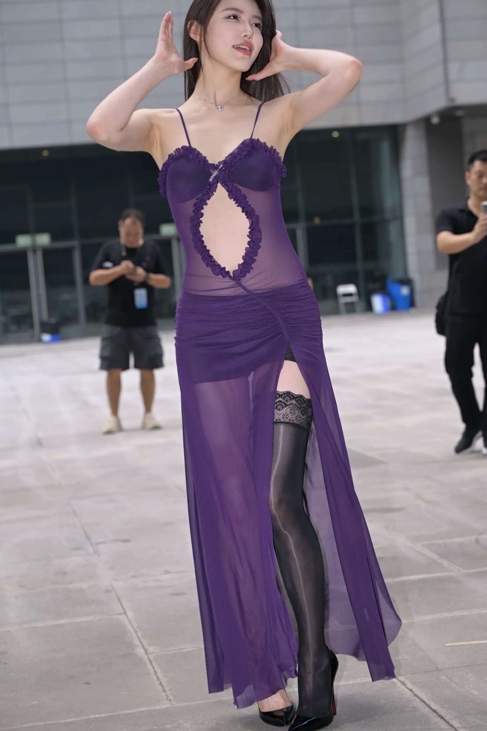 Gallery - 紫色风情：紫色透视长裙美女户外街拍，气质女神秀修长美腿极致诱惑 [128P]性感气质街拍美腿诱惑 女神私房照_秀色女神 - image 38