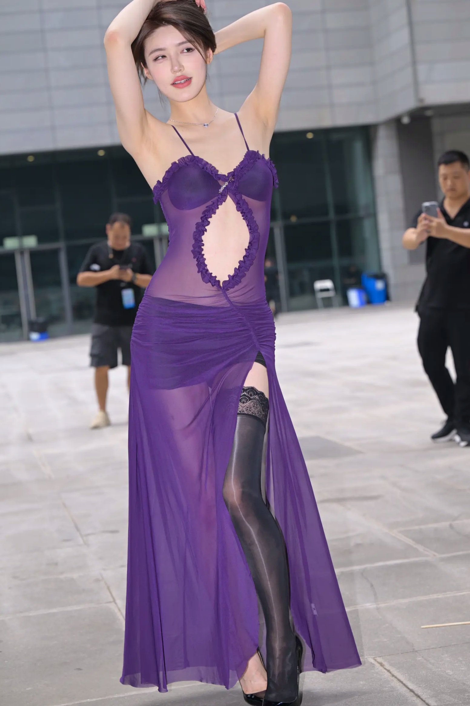 Gallery - 紫色风情：紫色透视长裙美女户外街拍，气质女神秀修长美腿极致诱惑 [128P]性感气质街拍美腿诱惑 女神私房照_秀色女神 - image 41