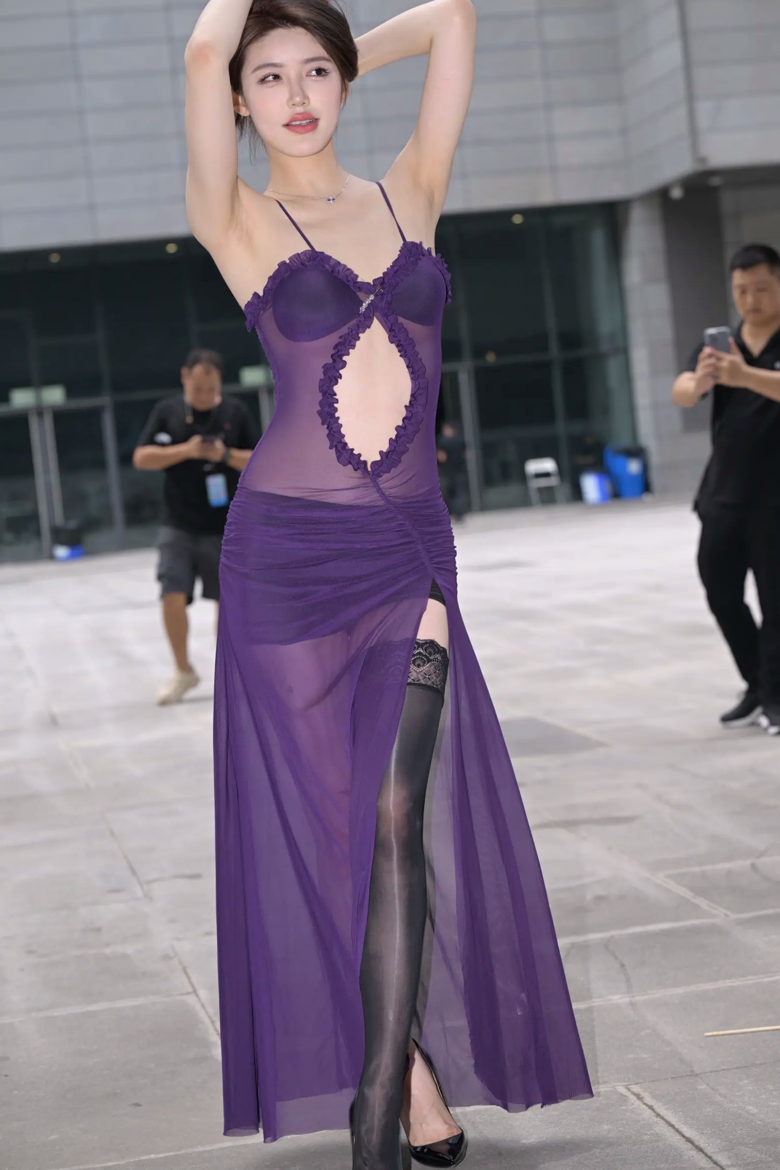 Gallery - 紫色风情：紫色透视长裙美女户外街拍，气质女神秀修长美腿极致诱惑 [128P]性感气质街拍美腿诱惑 女神私房照_秀色女神 - image 42