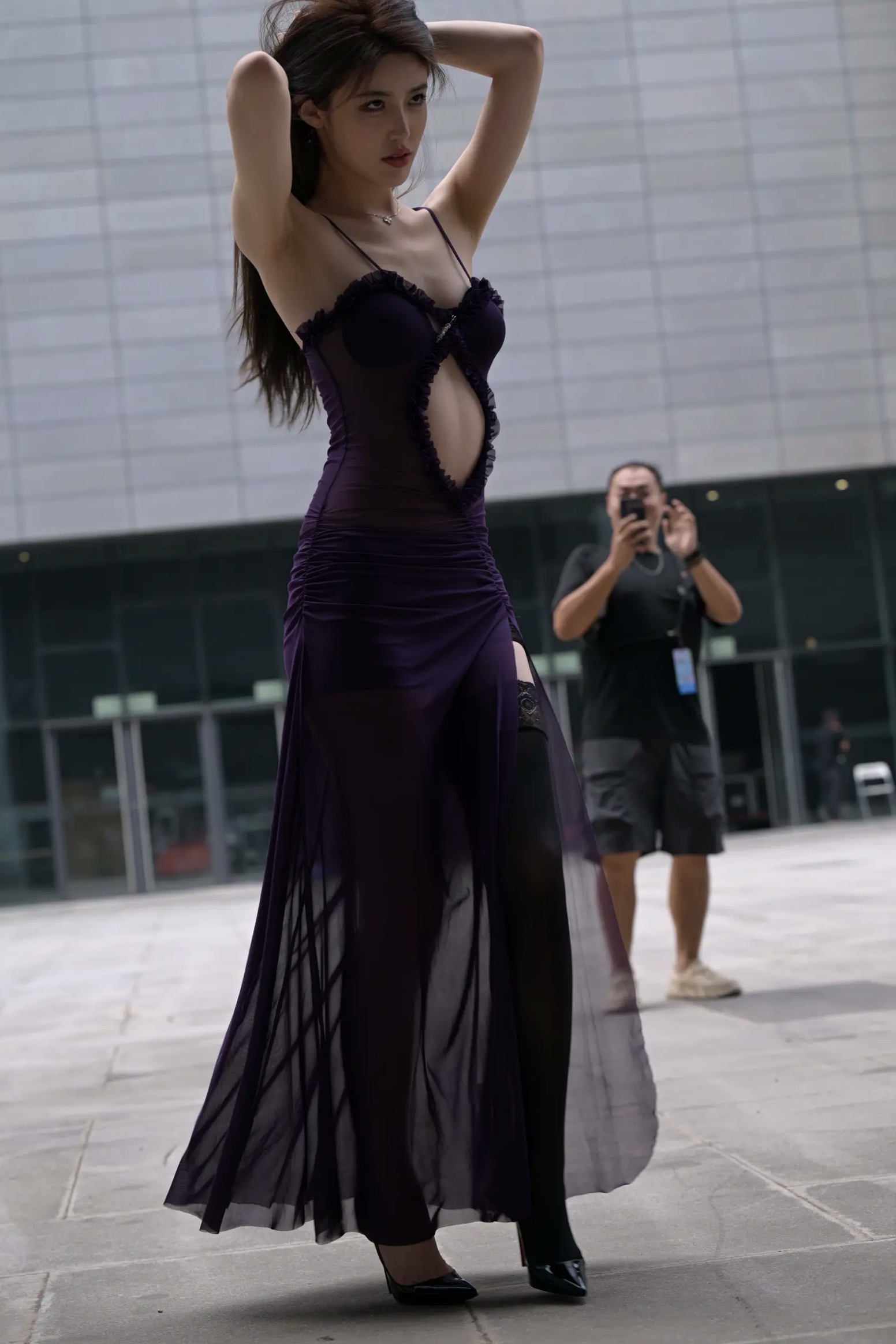 Gallery - 紫色风情：紫色透视长裙美女户外街拍，气质女神秀修长美腿极致诱惑 [128P]性感气质街拍美腿诱惑 女神私房照_秀色女神 - image 72
