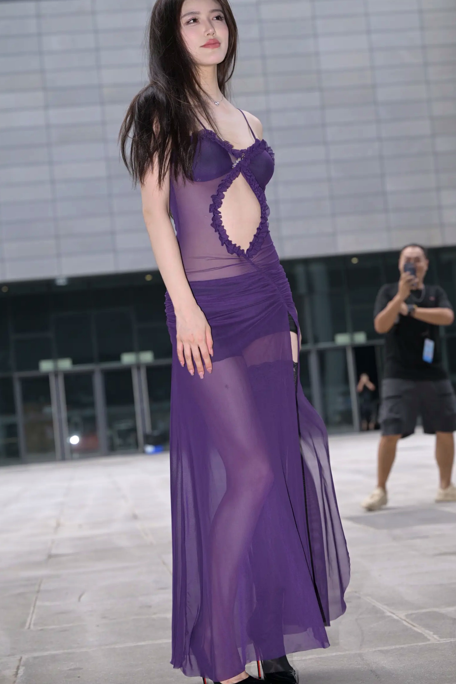 Gallery - 紫色风情：紫色透视长裙美女户外街拍，气质女神秀修长美腿极致诱惑 [128P]性感气质街拍美腿诱惑 女神私房照_秀色女神 - image 79