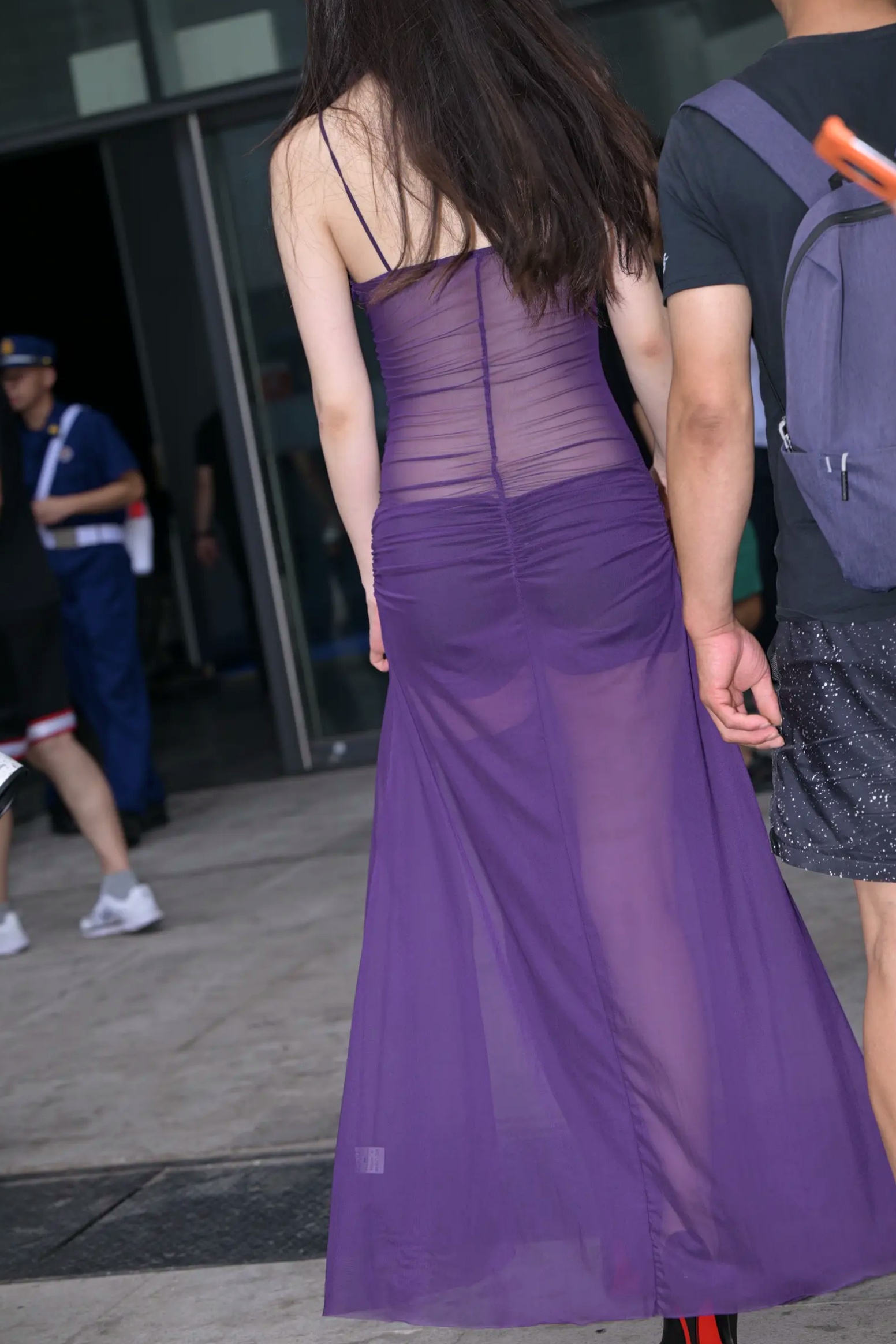 Gallery - 紫色风情：紫色透视长裙美女户外街拍，气质女神秀修长美腿极致诱惑 [128P]性感气质街拍美腿诱惑 女神私房照_秀色女神 - image 85