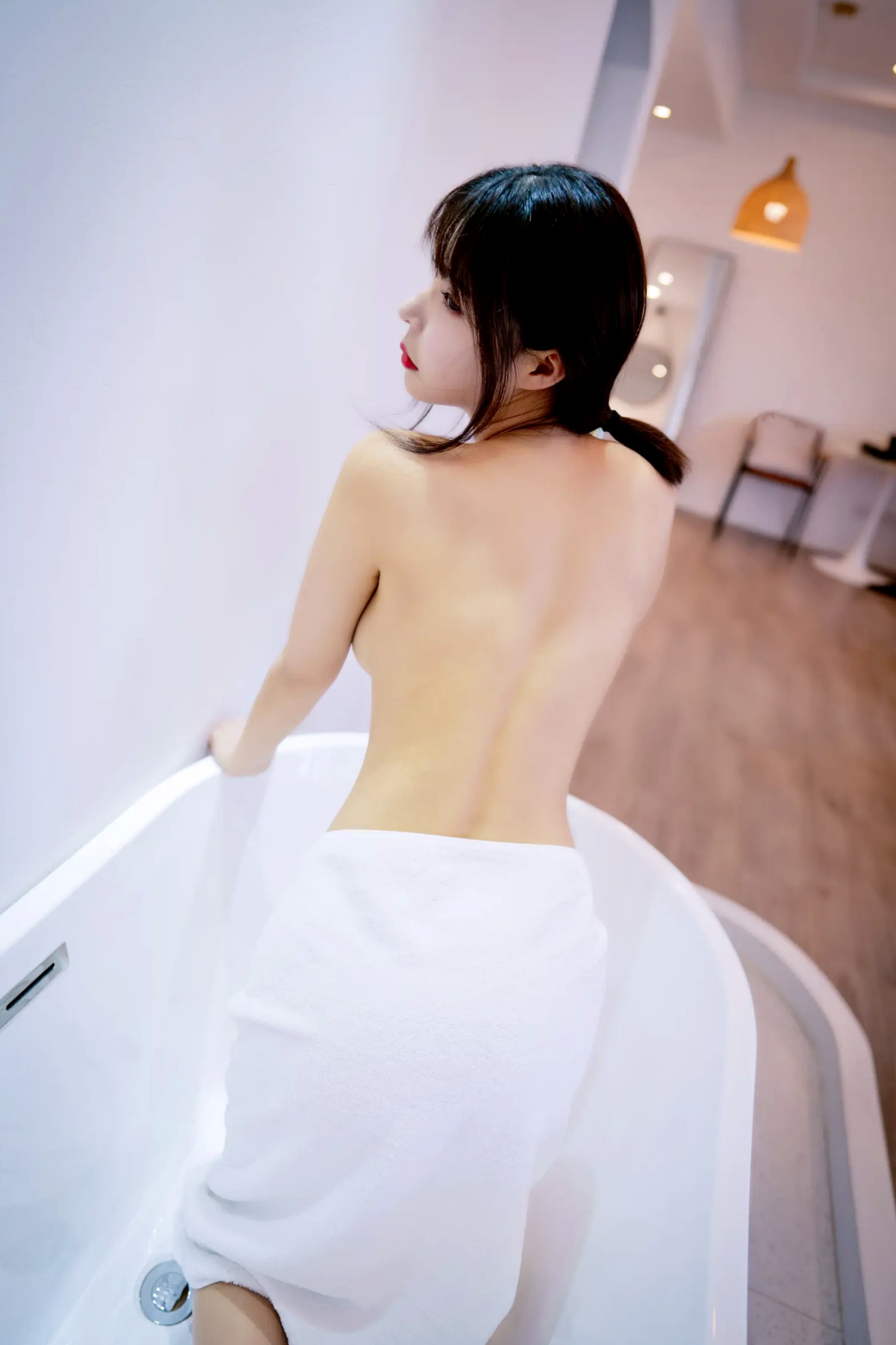 Gallery - 亚马逊鲶鱼 - 浴巾 纯欲浴室模特 - model私房，演绎极简白嫩极致诱惑 [18P]浴室性感诱惑白嫩私房照 女神私房照_秀色女神 - image 14