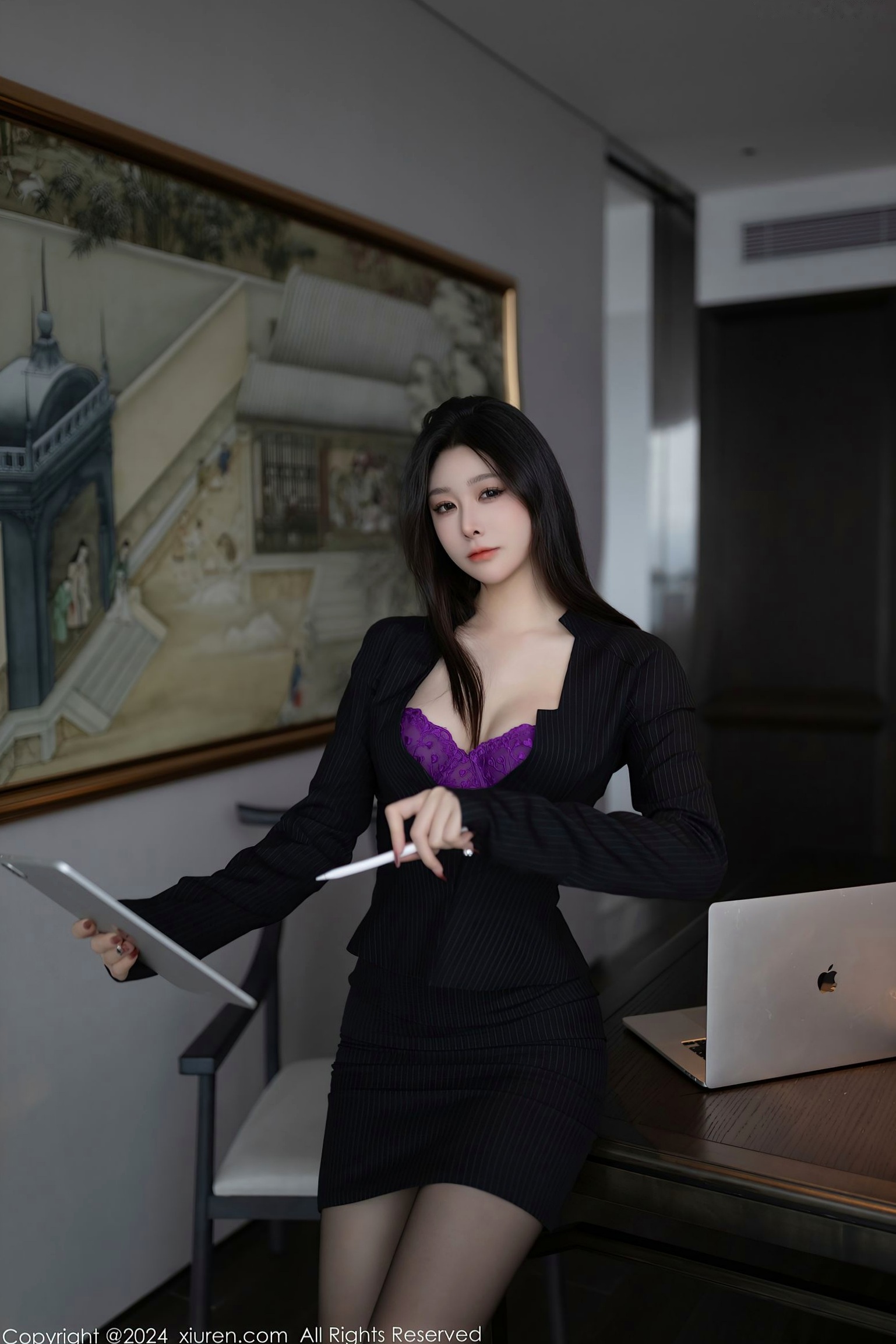 Gallery - XiuRen秀人网 - XiuRen -8626-小逗逗：黑丝OL女秘书性感制服诱惑，紫色内衣与女王马鞭，极致私房火辣写真秀人网 - XiuRen 黑丝私房照诱惑角色扮演 女神私房照_秀色女神 - image 1
