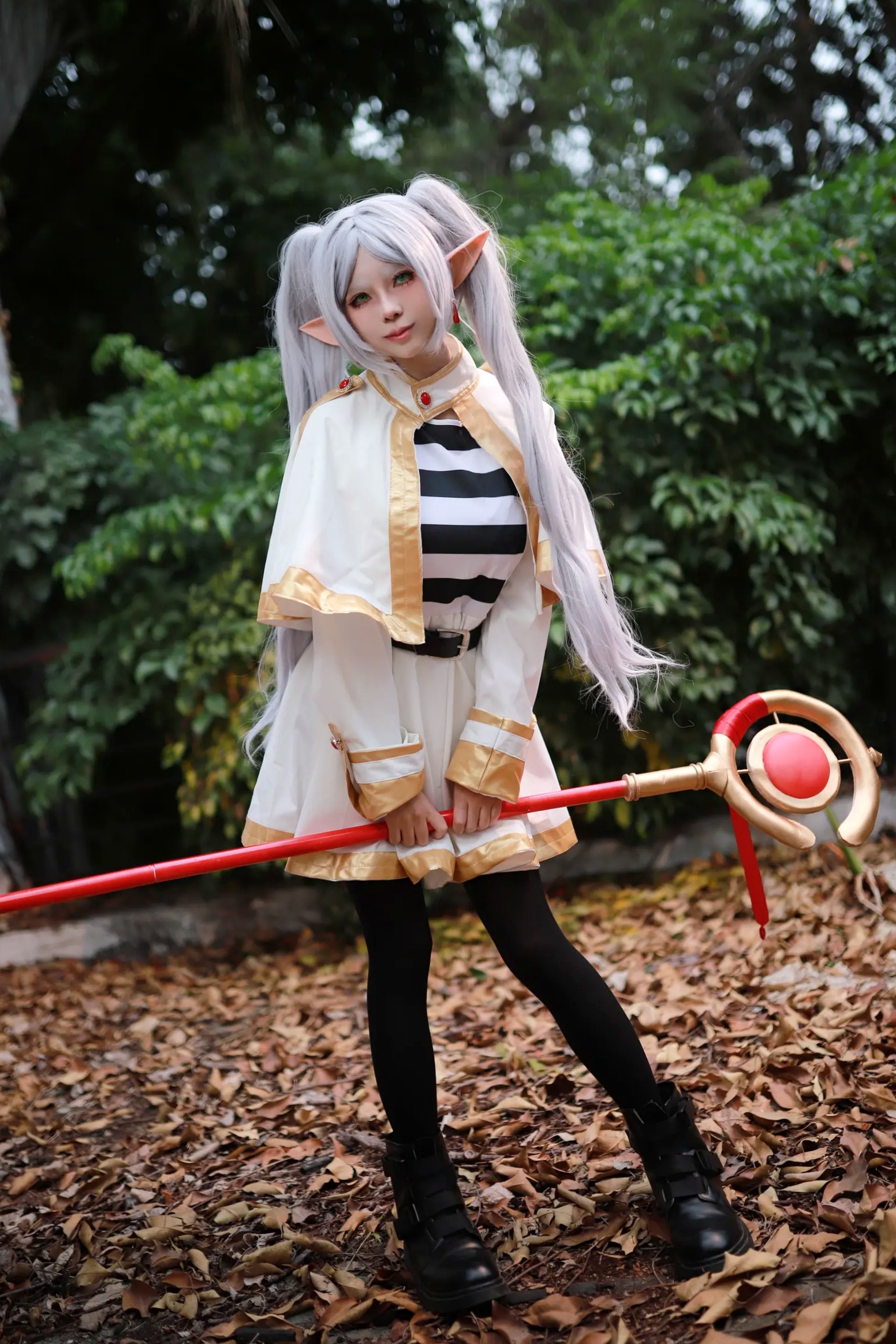 Gallery - 上杉绘梨落 - 葬送的芙莉莲：户外金属链条诱惑，极致精灵Cosplay写真 [44P]角色扮演户外性感大尺度极品 女神私房照_秀色女神 - image 1
