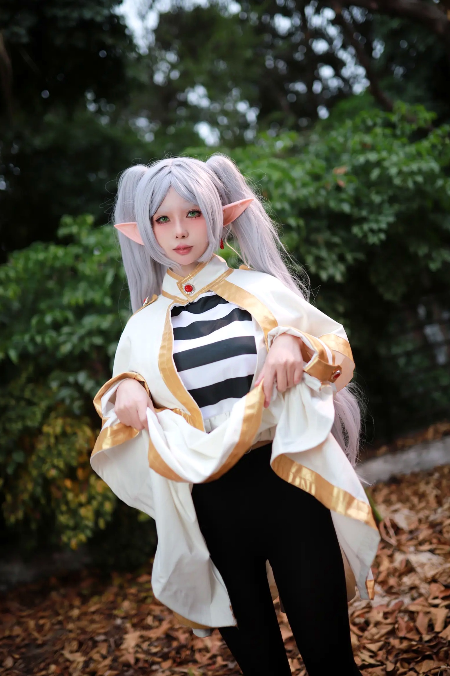 Gallery - 上杉绘梨落 - 葬送的芙莉莲：户外金属链条诱惑，极致精灵Cosplay写真 [44P]角色扮演户外性感大尺度极品 女神私房照_秀色女神 - image 5