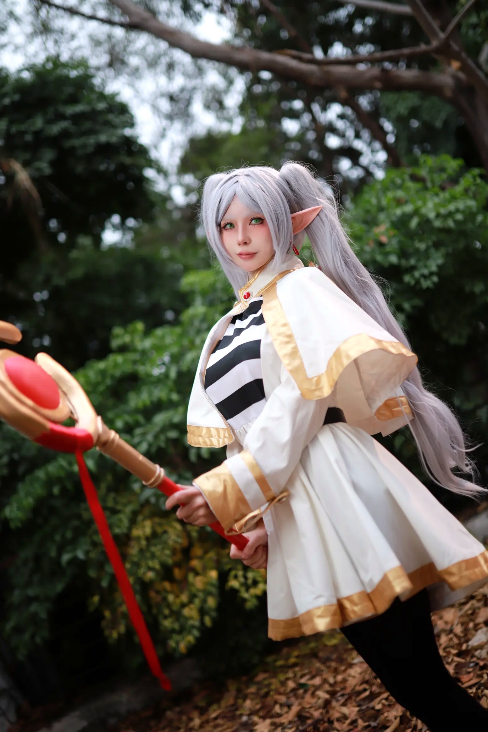 Gallery - 上杉绘梨落 - 葬送的芙莉莲：户外金属链条诱惑，极致精灵Cosplay写真 [44P]角色扮演户外性感大尺度极品 女神私房照_秀色女神 - image 7