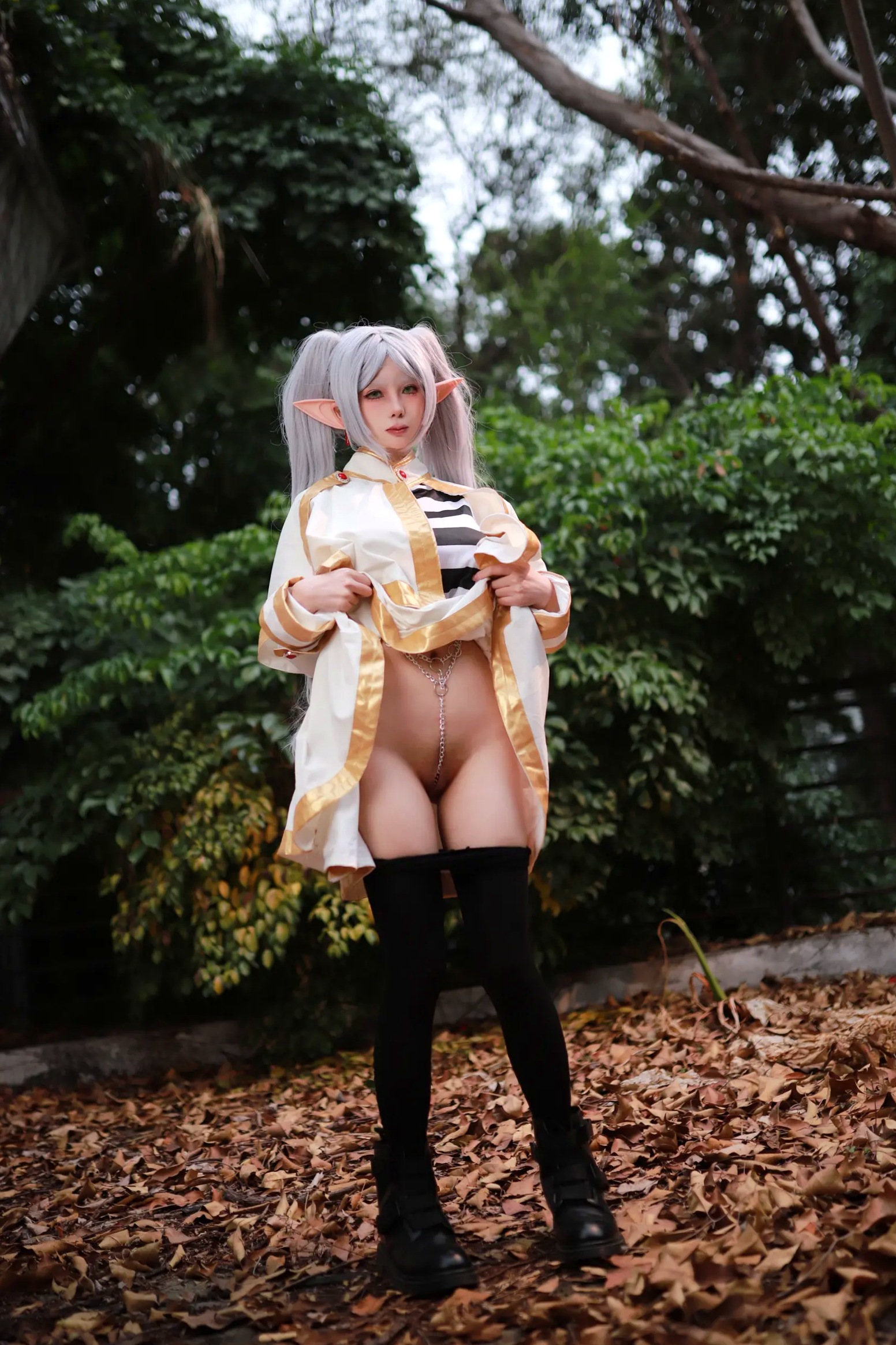 Gallery - 上杉绘梨落 - 葬送的芙莉莲：户外金属链条诱惑，极致精灵Cosplay写真 [44P]角色扮演户外性感大尺度极品 女神私房照_秀色女神 - image 11