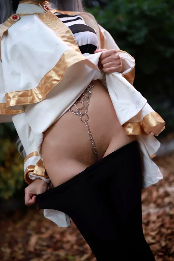 Gallery - 上杉绘梨落 - 葬送的芙莉莲：户外金属链条诱惑，极致精灵Cosplay写真 [44P]角色扮演户外性感大尺度极品 女神私房照_秀色女神 - image 12