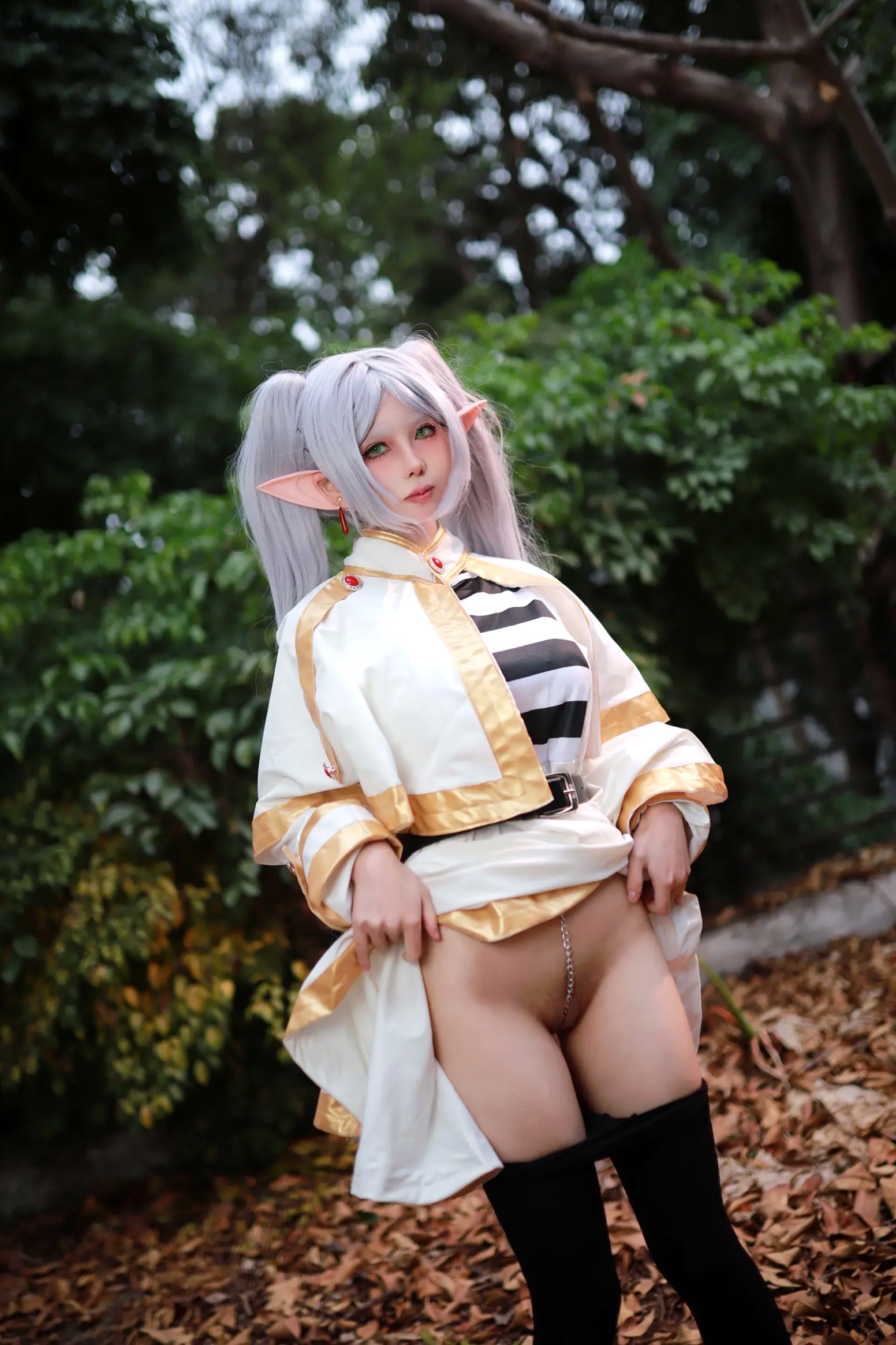 Gallery - 上杉绘梨落 - 葬送的芙莉莲：户外金属链条诱惑，极致精灵Cosplay写真 [44P]角色扮演户外性感大尺度极品 女神私房照_秀色女神 - image 13