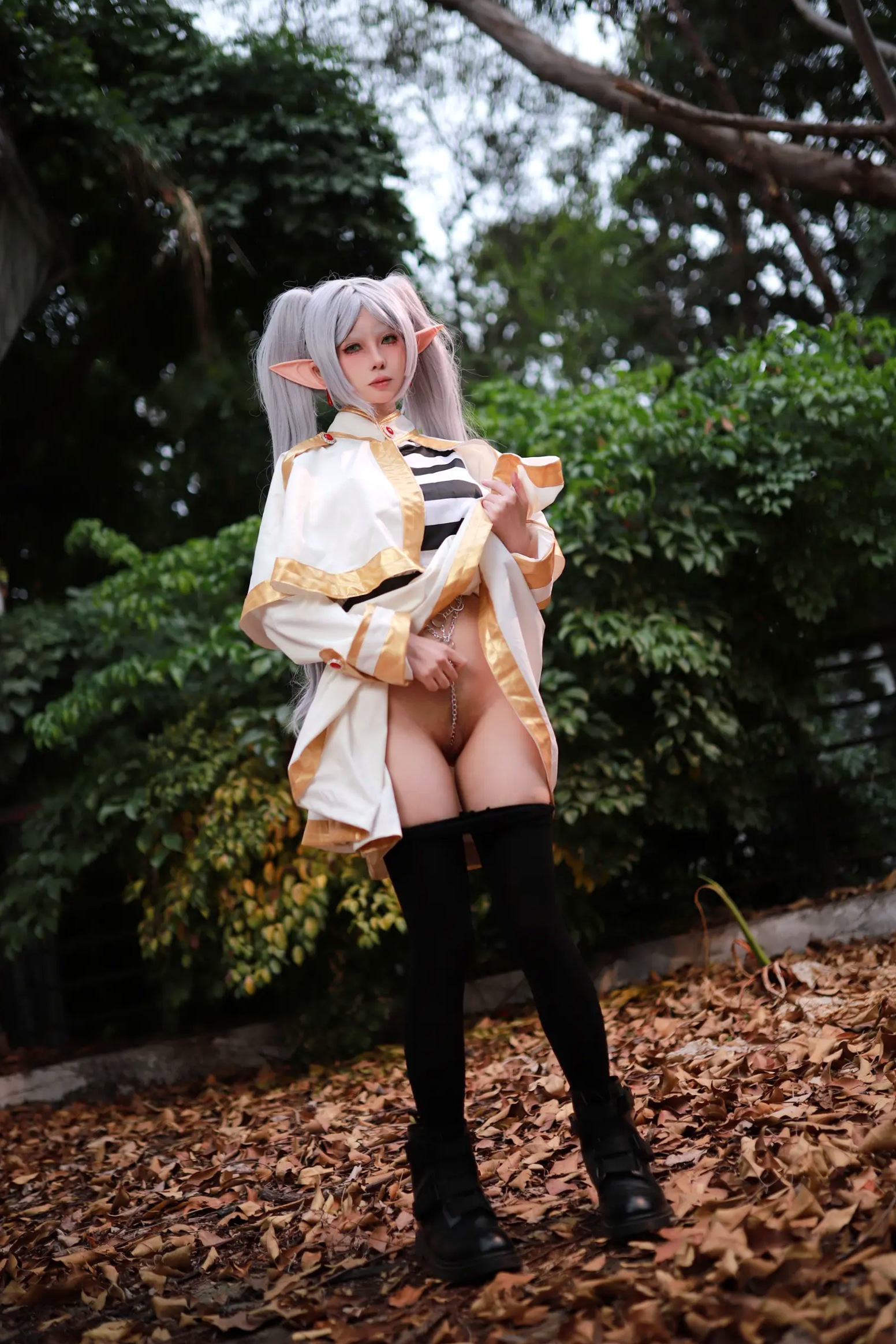 Gallery - 上杉绘梨落 - 葬送的芙莉莲：户外金属链条诱惑，极致精灵Cosplay写真 [44P]角色扮演户外性感大尺度极品 女神私房照_秀色女神 - image 14