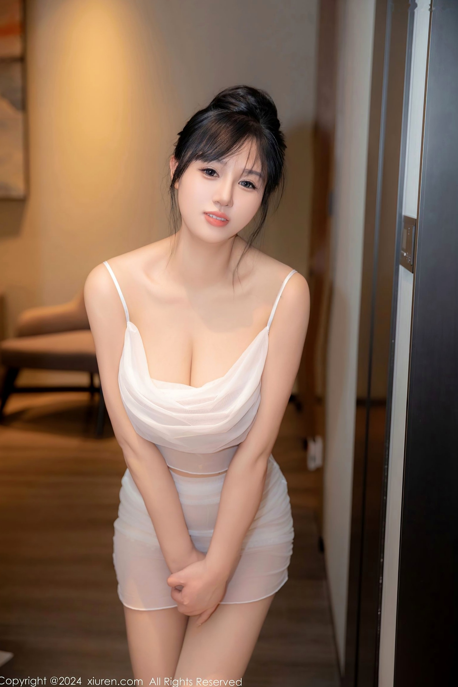 Gallery - XiuRen秀人网 - XiuRen 8611金小依：浴室私房湿身极致写真，白纱轻透吊带裙展现曼妙曲线与诱惑魅力（2024.05.28）秀人网 - XiuRen 湿身浴室私房照性感 女神私房照_秀色女神 - image 1