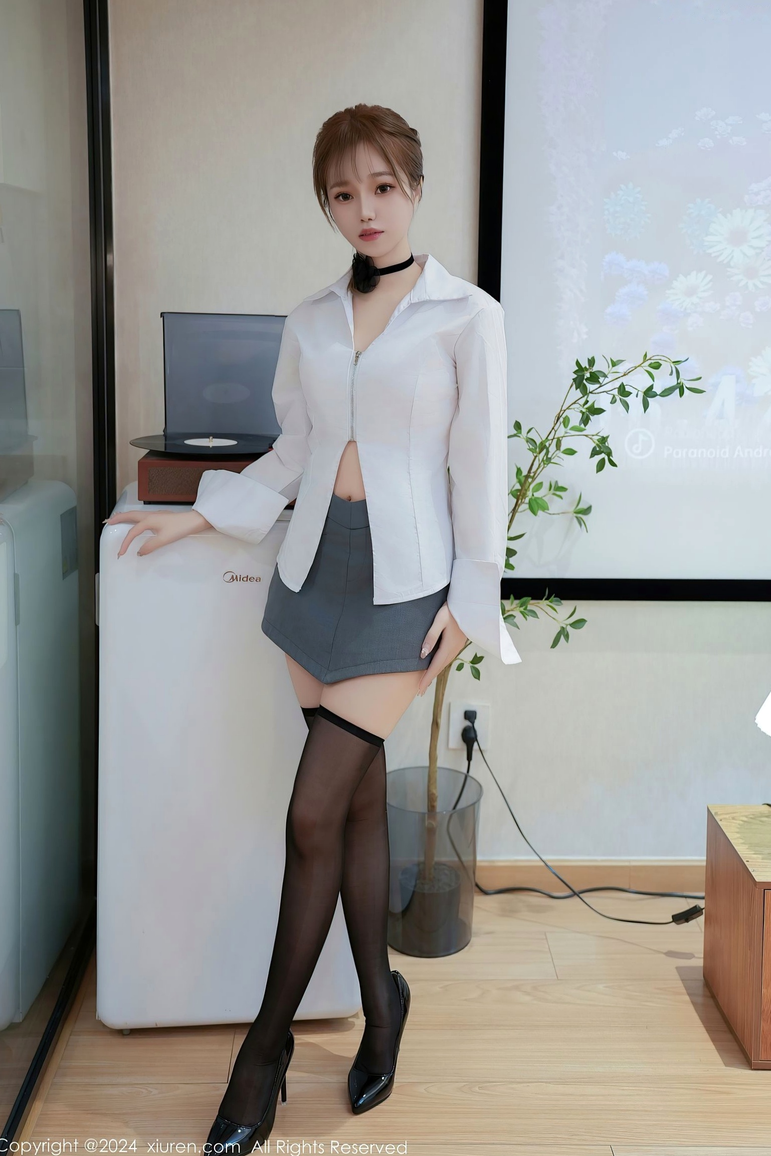 Gallery - 秀人网 - XiuRen 8609-甜白酱：极致OL诱惑与湿身奶油艺术写真，透视蕾丝黑丝美腿，绝美胴体视觉盛宴秀人网 - XiuRen 性感诱惑美腿黑丝大尺度 女神私房照_秀色女神 - image 1
