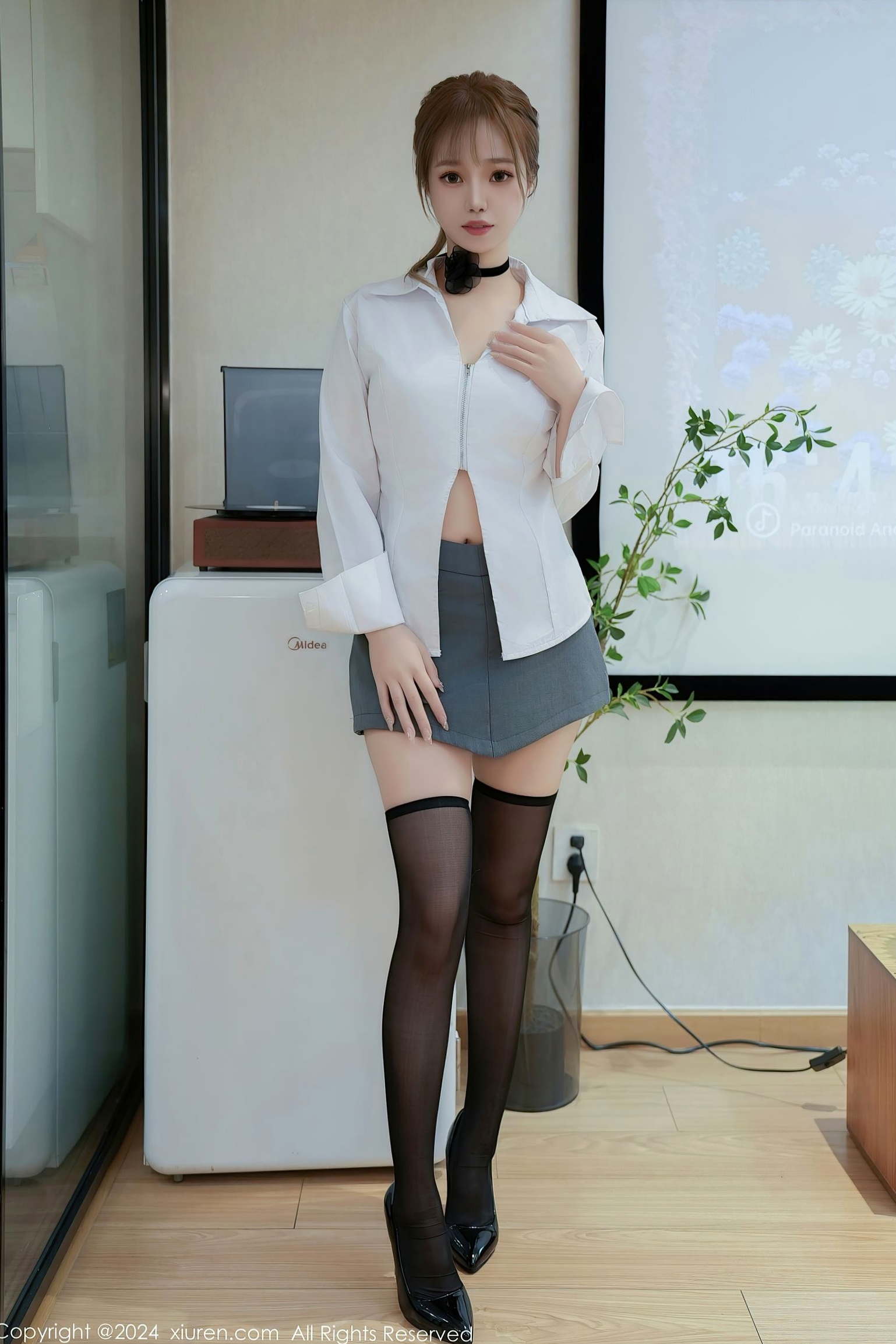 Gallery - 秀人网 - XiuRen 8609-甜白酱：极致OL诱惑与湿身奶油艺术写真，透视蕾丝黑丝美腿，绝美胴体视觉盛宴秀人网 - XiuRen 性感诱惑美腿黑丝大尺度 女神私房照_秀色女神 - image 4
