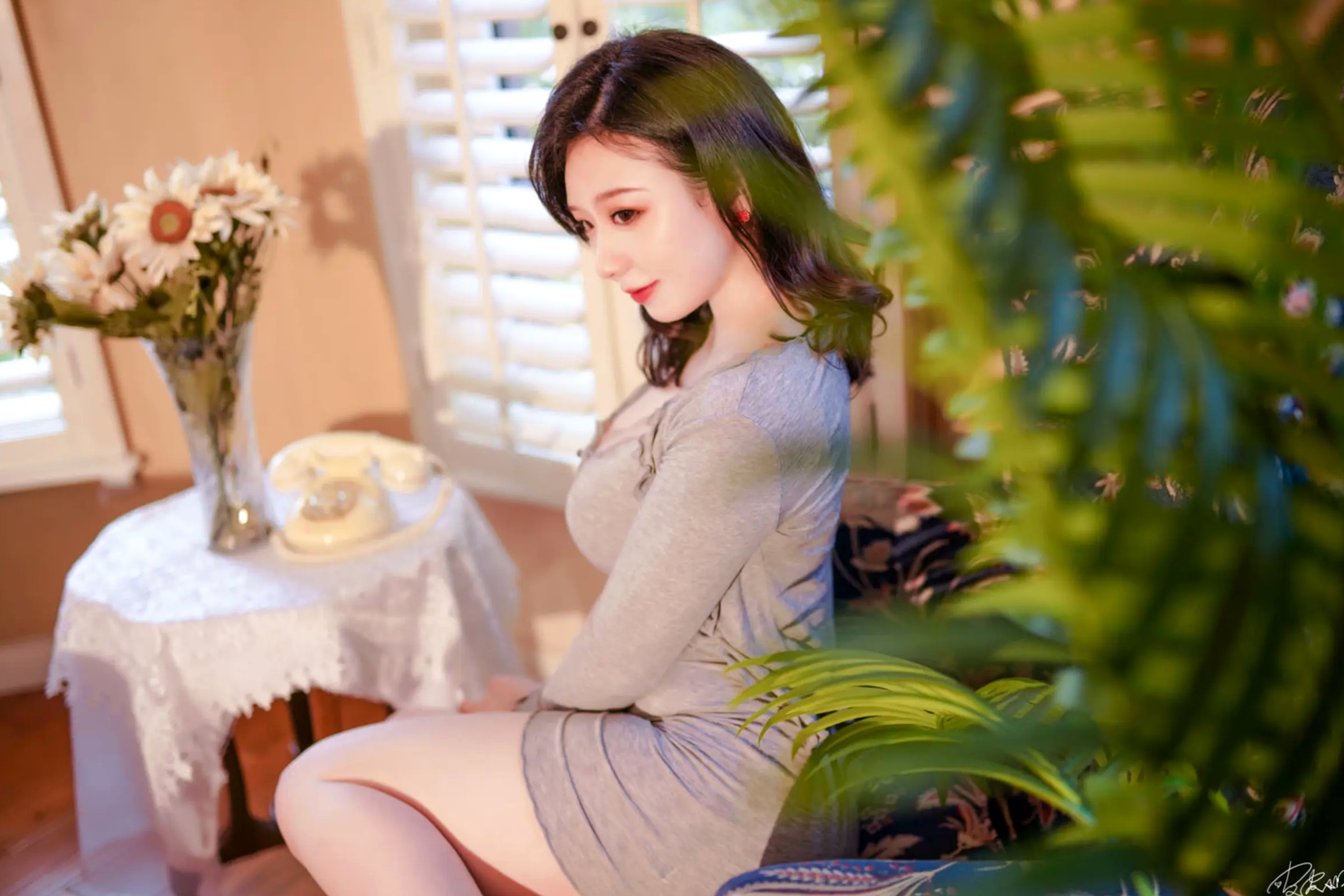Gallery - 皮皮奶 - 房东太太私房写真，修身灰色针织裙展现居家性感气质，完美诠释心动女神 [50P]性感私房照气质家居 女神私房照_秀色女神 - image 14