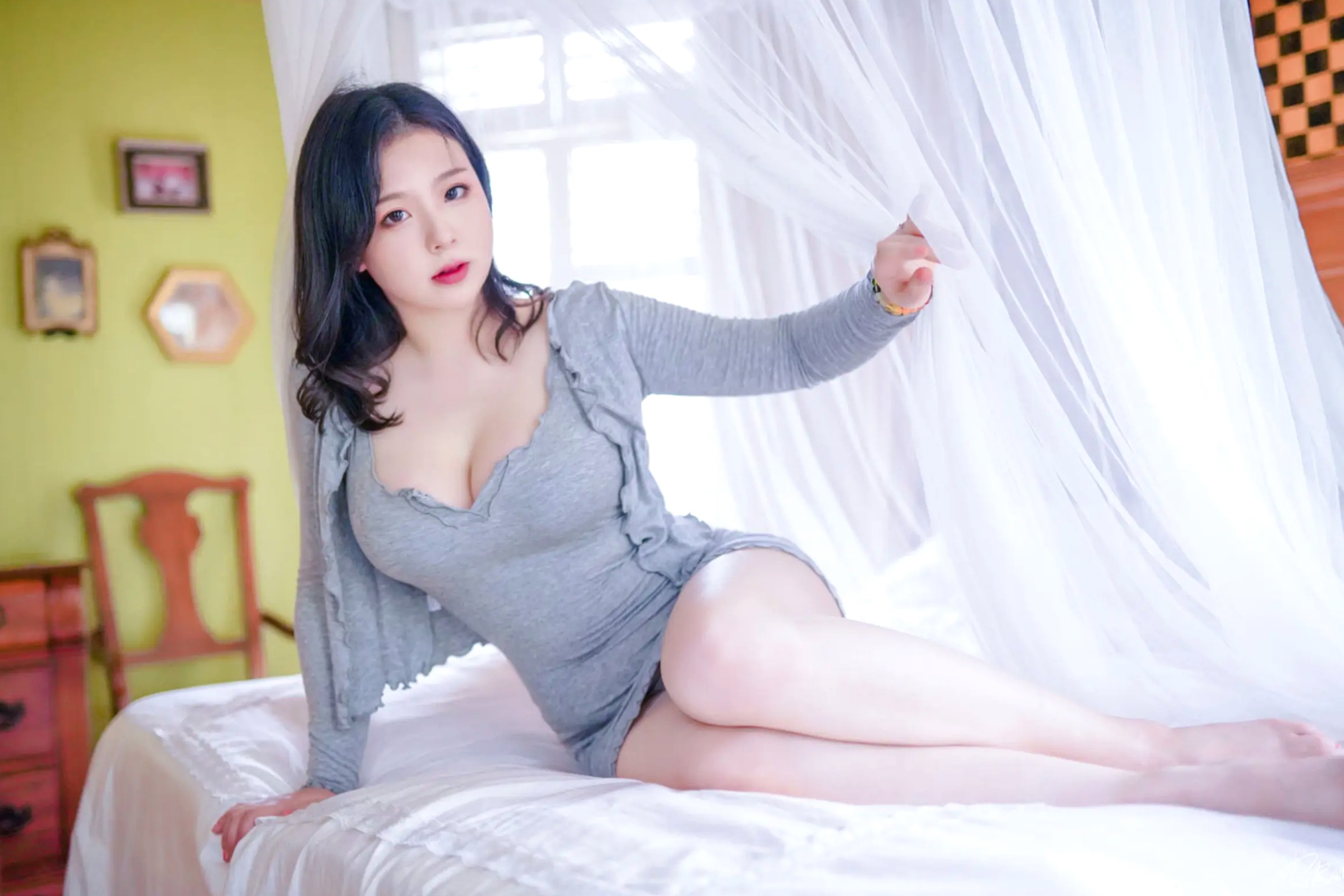 Gallery - 皮皮奶 - 房东太太私房写真，修身灰色针织裙展现居家性感气质，完美诠释心动女神 [50P]性感私房照气质家居 女神私房照_秀色女神 - image 20
