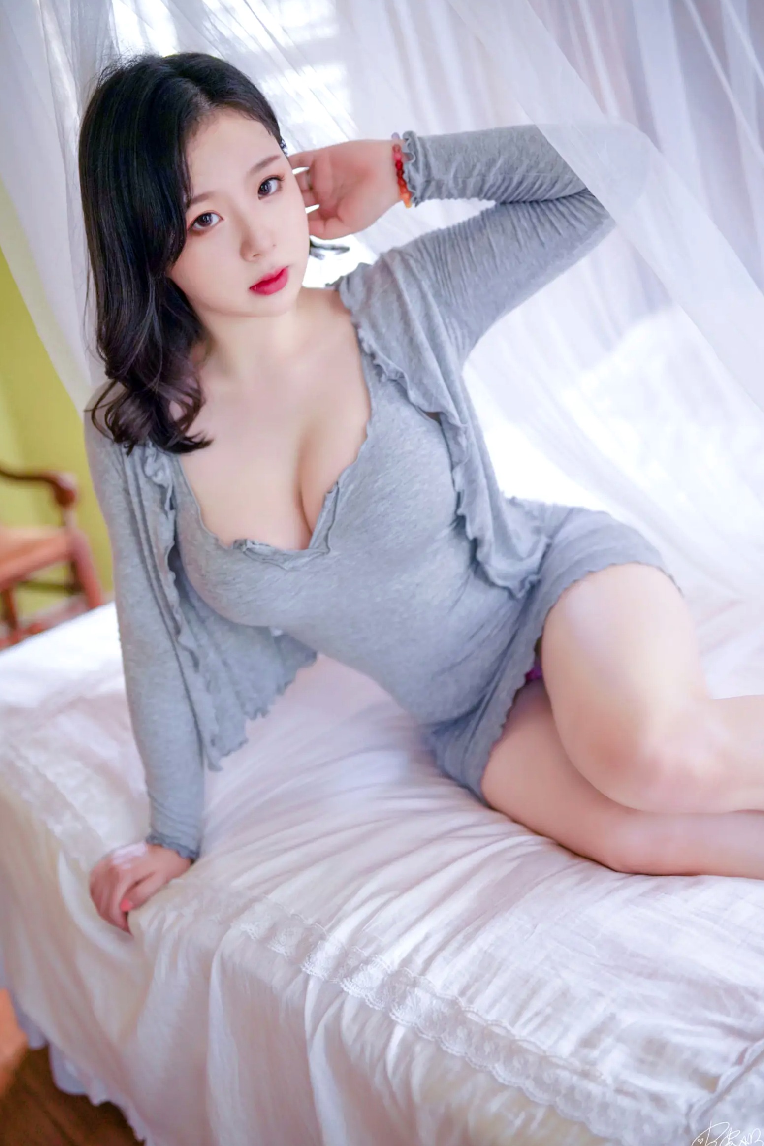 Gallery - 皮皮奶 - 房东太太私房写真，修身灰色针织裙展现居家性感气质，完美诠释心动女神 [50P]性感私房照气质家居 女神私房照_秀色女神 - image 22