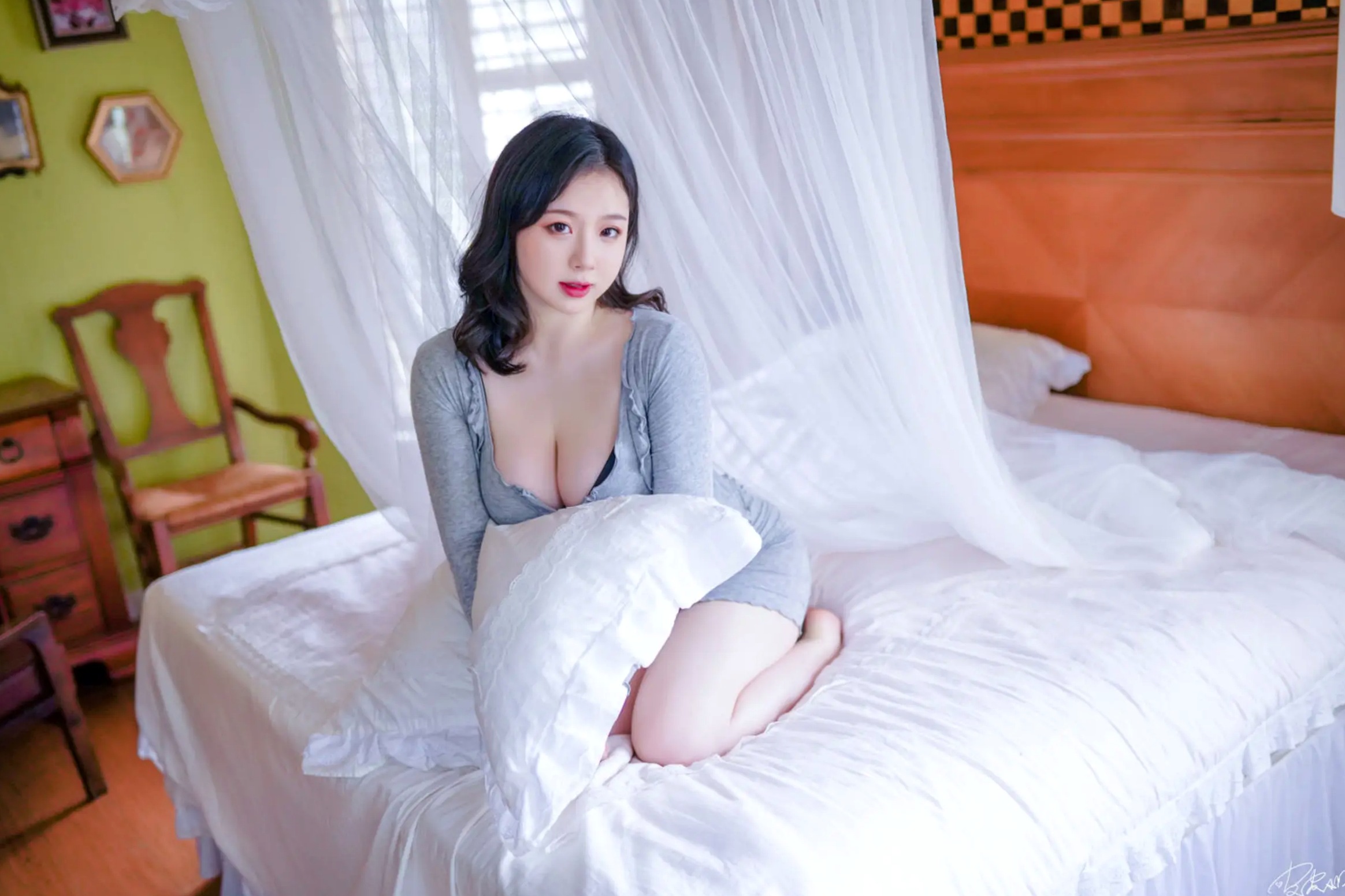 Gallery - 皮皮奶 - 房东太太私房写真，修身灰色针织裙展现居家性感气质，完美诠释心动女神 [50P]性感私房照气质家居 女神私房照_秀色女神 - image 24