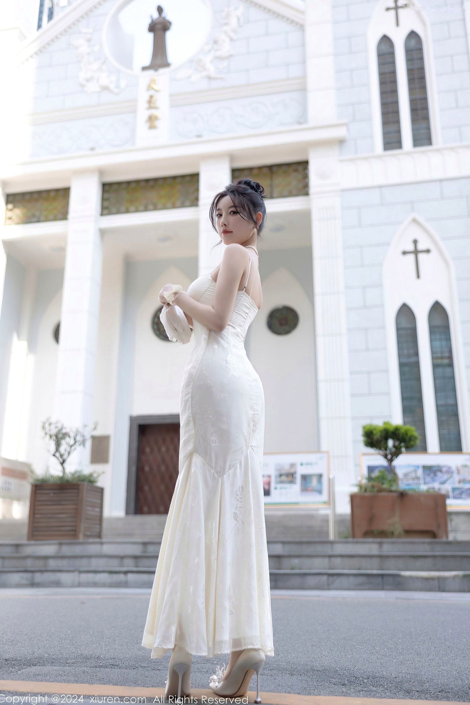 Gallery - XiuRen秀人网 - XiuRen -8538-杨晨晨Yome-纯欲风白色吊带长裙与白色丝袜室内私房写真-极致优雅诱惑-2024.05.14秀人网 - XiuRen 女神丝袜私房照诱惑 女神私房照_秀色女神 - image 3