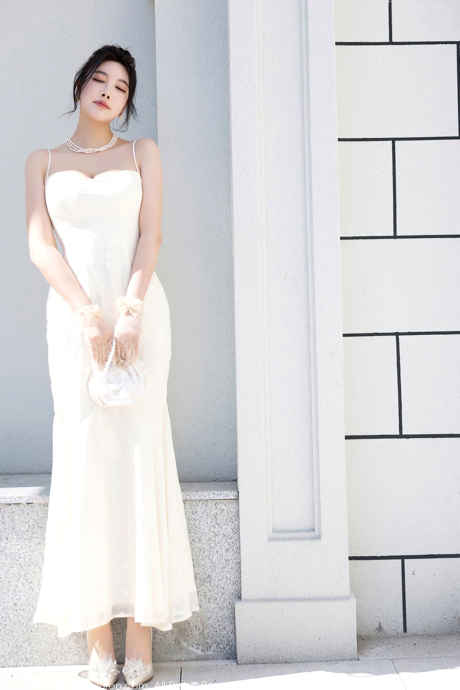 Gallery - XiuRen秀人网 - XiuRen -8538-杨晨晨Yome-纯欲风白色吊带长裙与白色丝袜室内私房写真-极致优雅诱惑-2024.05.14秀人网 - XiuRen 女神丝袜私房照诱惑 女神私房照_秀色女神 - image 13