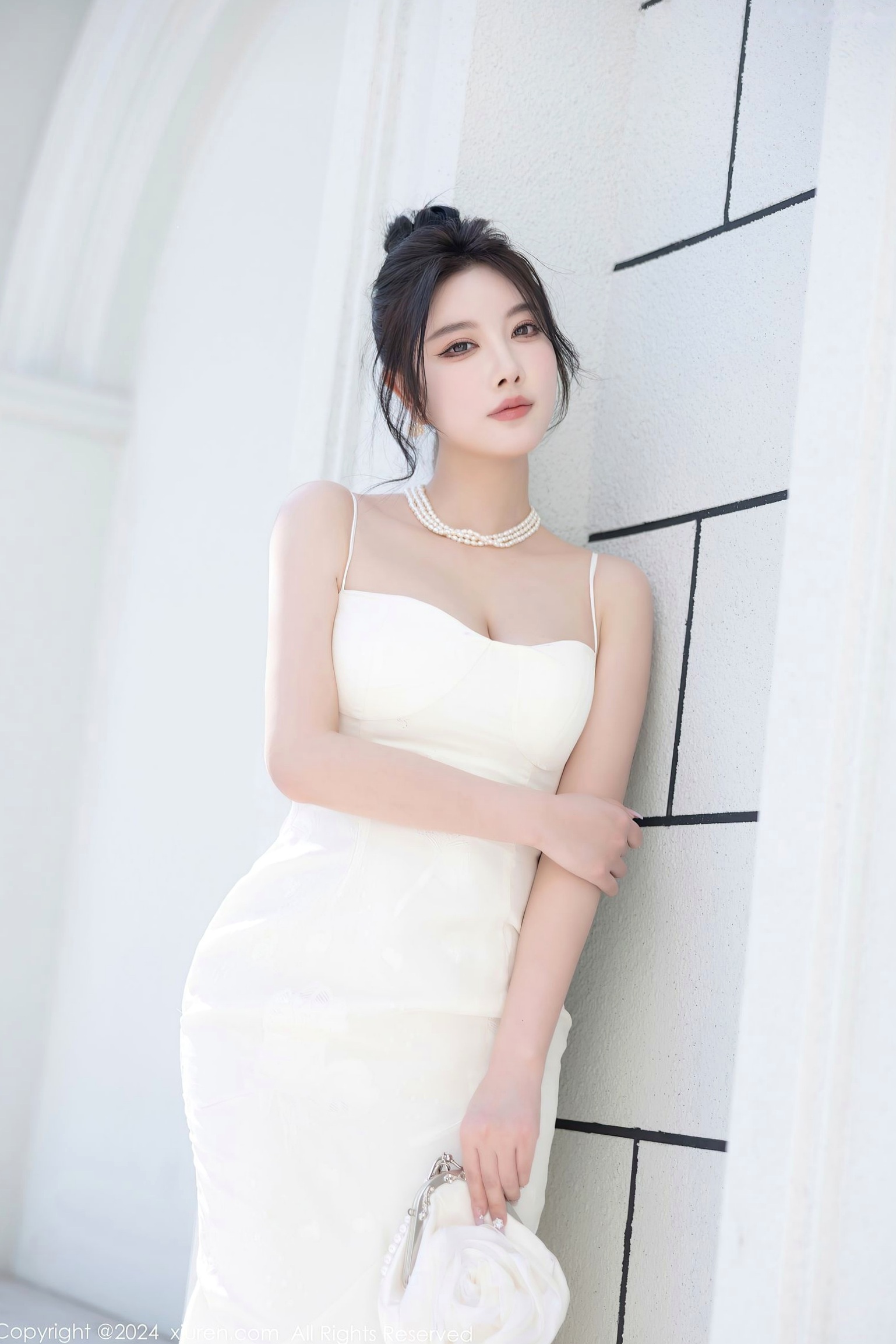 Gallery - XiuRen秀人网 - XiuRen -8538-杨晨晨Yome-纯欲风白色吊带长裙与白色丝袜室内私房写真-极致优雅诱惑-2024.05.14秀人网 - XiuRen 女神丝袜私房照诱惑 女神私房照_秀色女神 - image 17