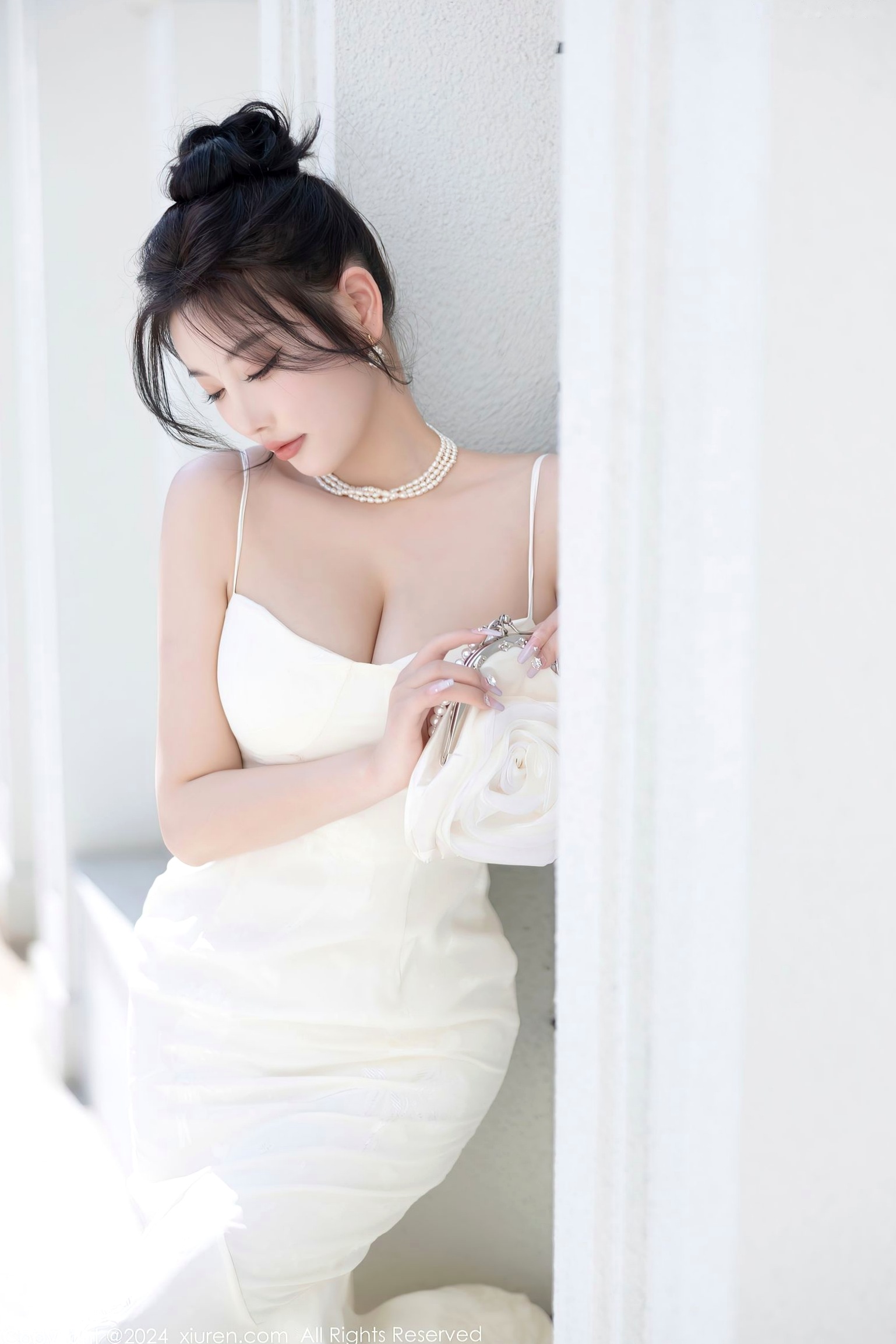 Gallery - XiuRen秀人网 - XiuRen -8538-杨晨晨Yome-纯欲风白色吊带长裙与白色丝袜室内私房写真-极致优雅诱惑-2024.05.14秀人网 - XiuRen 女神丝袜私房照诱惑 女神私房照_秀色女神 - image 18