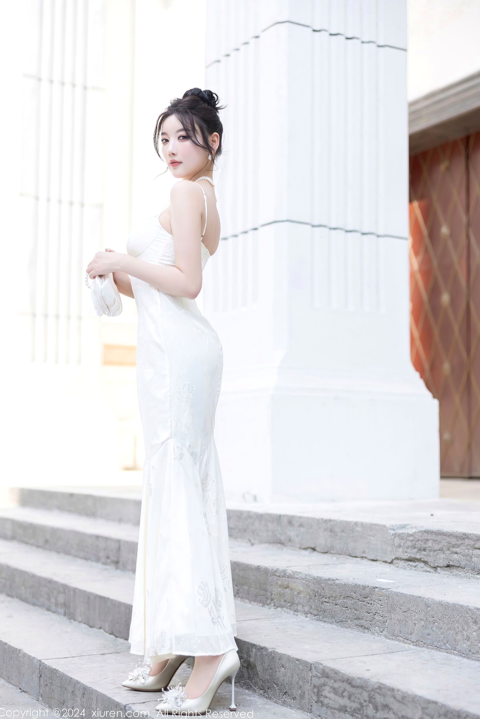 Gallery - XiuRen秀人网 - XiuRen -8538-杨晨晨Yome-纯欲风白色吊带长裙与白色丝袜室内私房写真-极致优雅诱惑-2024.05.14秀人网 - XiuRen 女神丝袜私房照诱惑 女神私房照_秀色女神 - image 20
