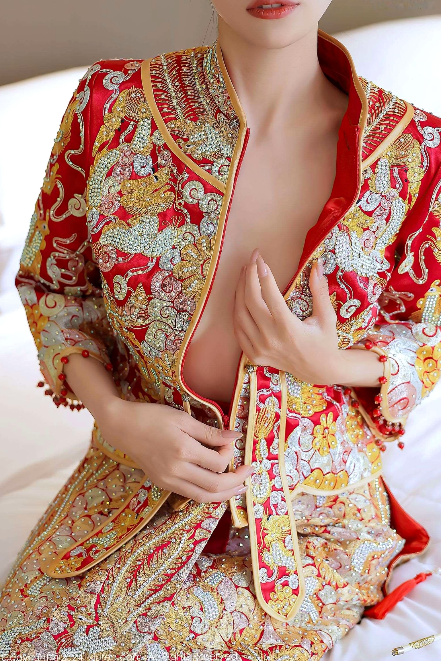 Gallery - XiuRen秀人网 - XiuRen -8534-lingyu69：中式新娘主题，古典红色嫁衣，极致私房诱惑，气质冷艳女神秀人网 - XiuRen 婚纱性感私房照女神诱惑气质冷艳 女神私房照_秀色女神 - image 5