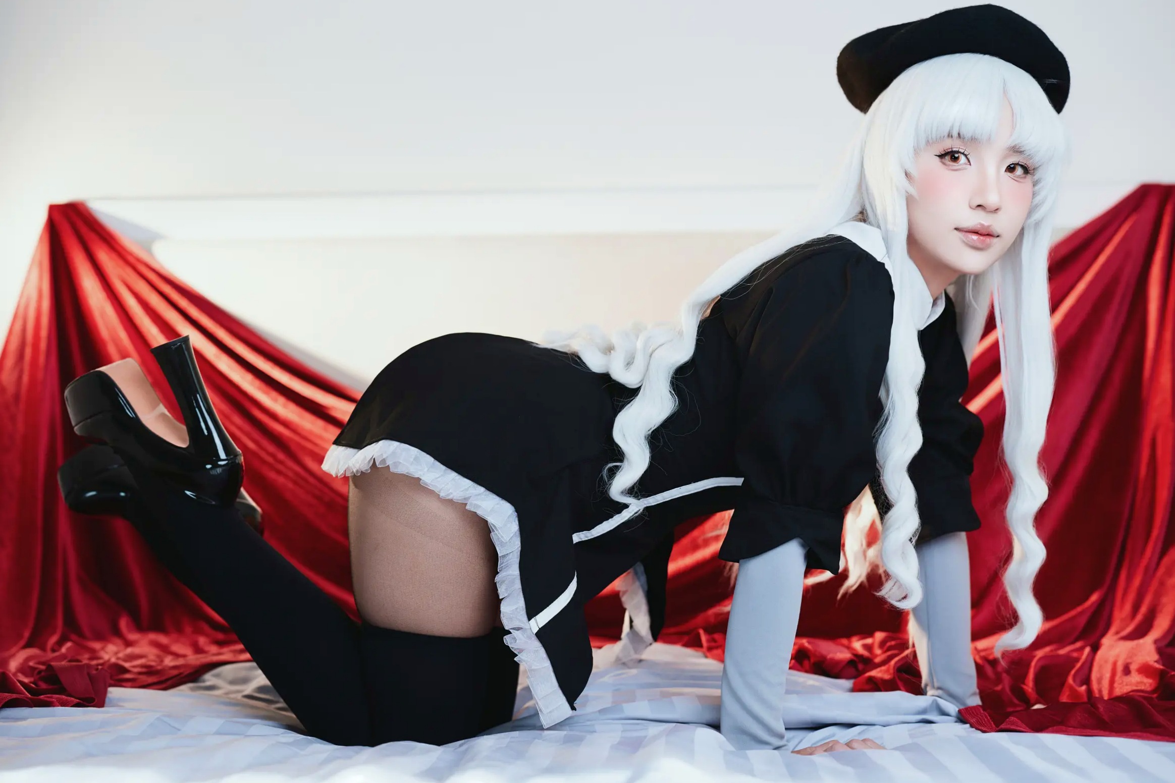Gallery - Puy Puy Caren银发冷艳私房写真：制服黑丝连体衣展现绝美身材曲线，极具诱惑力的大尺度视觉盛宴私房照角色扮演黑丝诱惑性感 女神私房照_秀色女神 - image 32