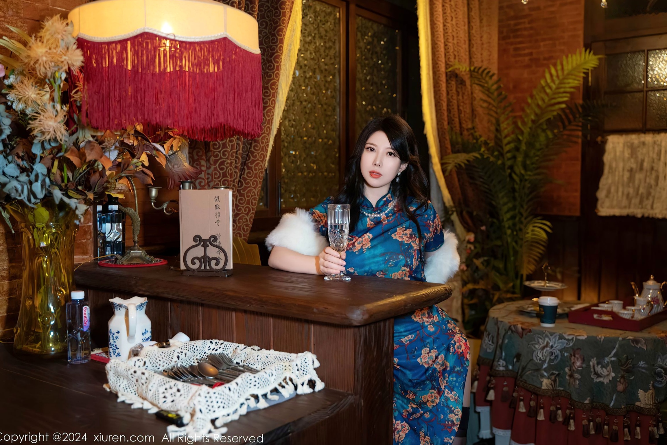 Gallery - XiuRen秀人网 - XiuRen -8476-白茹雪abby：蓝绿色旗袍搭配华丽皮草，复古风情下的黑丝御姐极致诱惑写真秀人网 - XiuRen 旗袍黑丝内衣气质 女神私房照_秀色女神 - image 9
