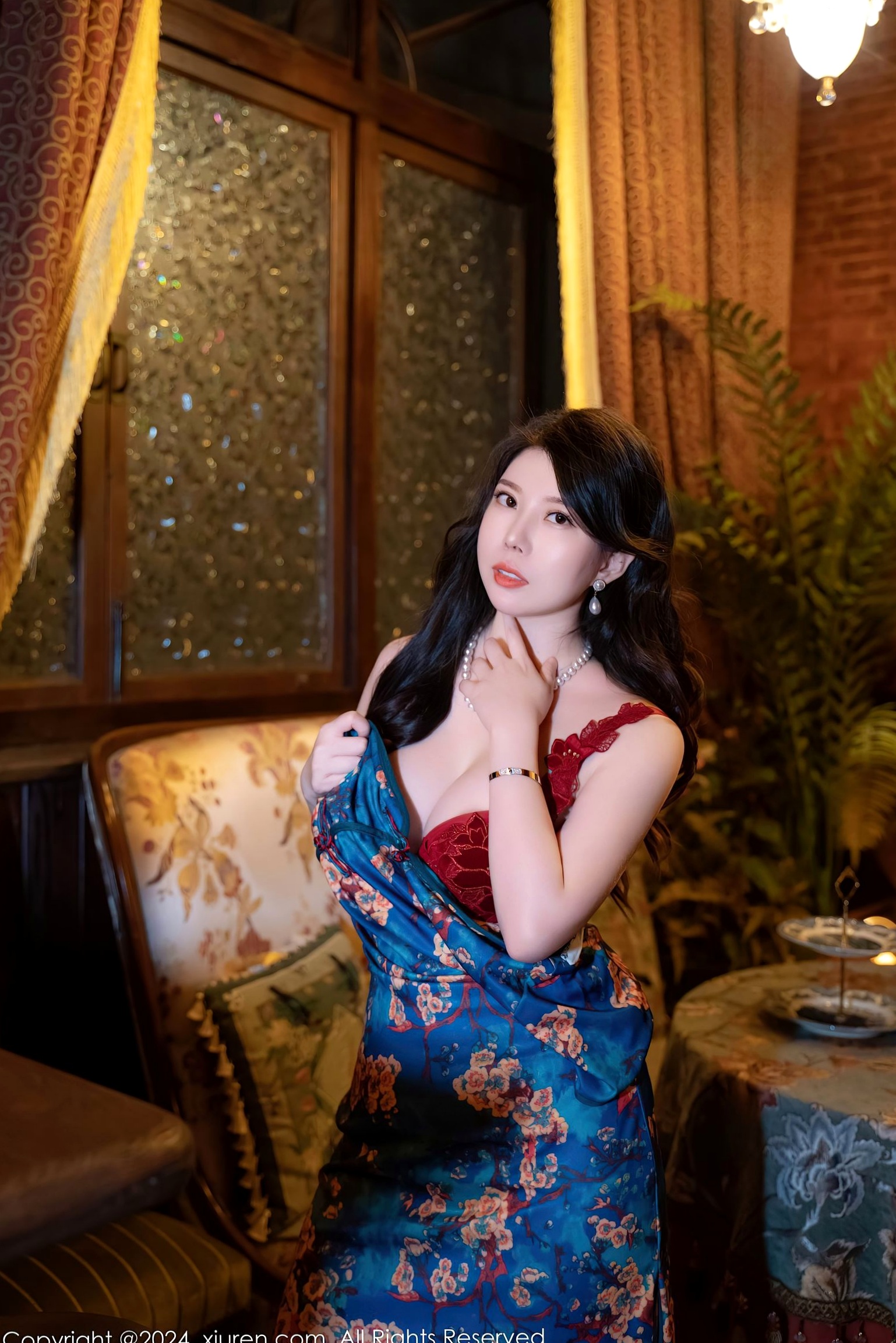 Gallery - XiuRen秀人网 - XiuRen -8476-白茹雪abby：蓝绿色旗袍搭配华丽皮草，复古风情下的黑丝御姐极致诱惑写真秀人网 - XiuRen 旗袍黑丝内衣气质 女神私房照_秀色女神 - image 28