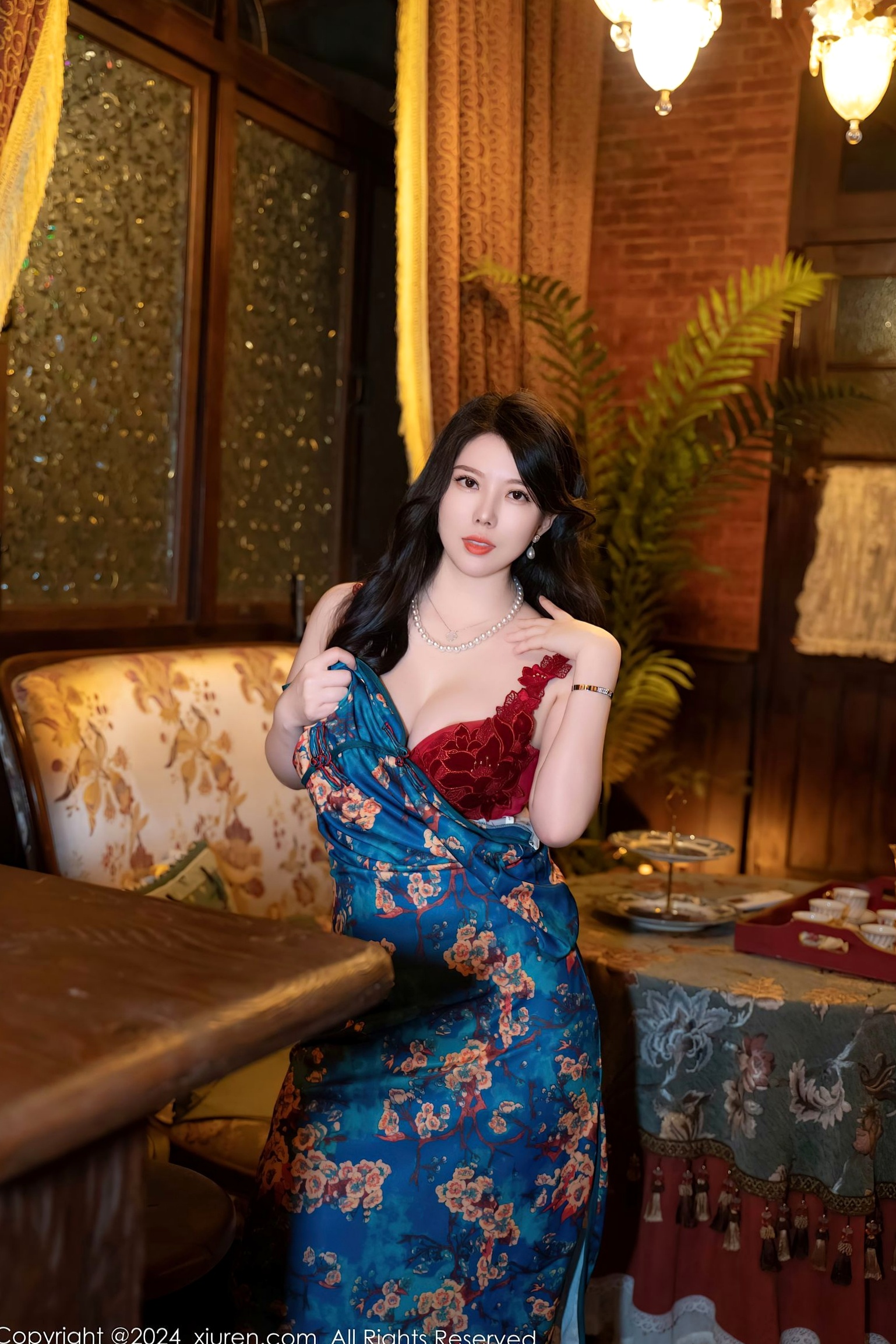 Gallery - XiuRen秀人网 - XiuRen -8476-白茹雪abby：蓝绿色旗袍搭配华丽皮草，复古风情下的黑丝御姐极致诱惑写真秀人网 - XiuRen 旗袍黑丝内衣气质 女神私房照_秀色女神 - image 29