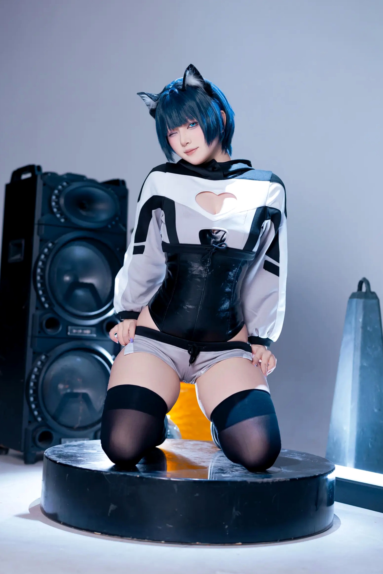 Gallery - 屿鱼 - 手办：二次元机能风猫耳少女，黑丝诱惑与朋克音浪的精致视听盛宴角色扮演性感黑丝萌系 女神私房照_秀色女神 - image 1