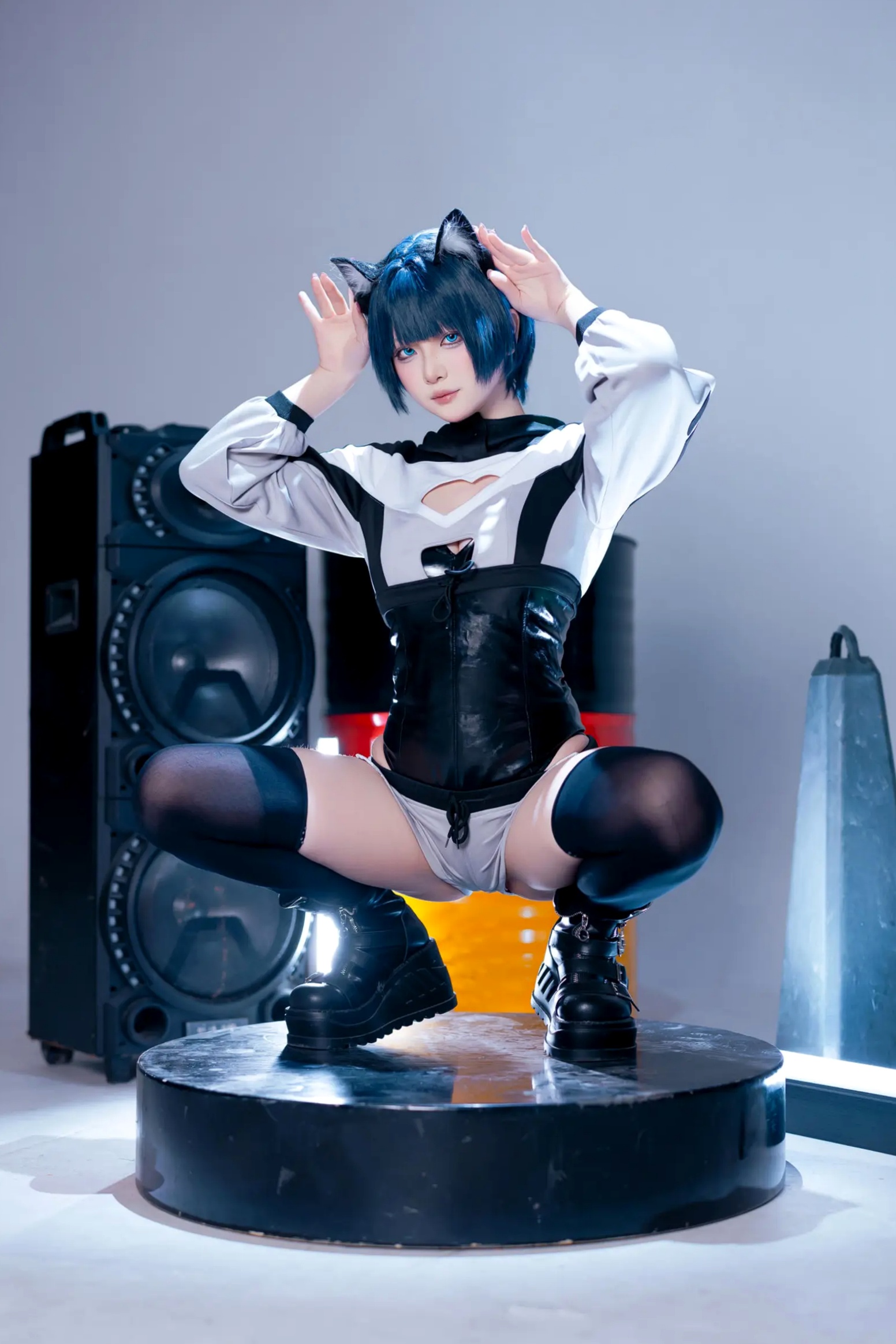 Gallery - 屿鱼 - 手办：二次元机能风猫耳少女，黑丝诱惑与朋克音浪的精致视听盛宴角色扮演性感黑丝萌系 女神私房照_秀色女神 - image 2