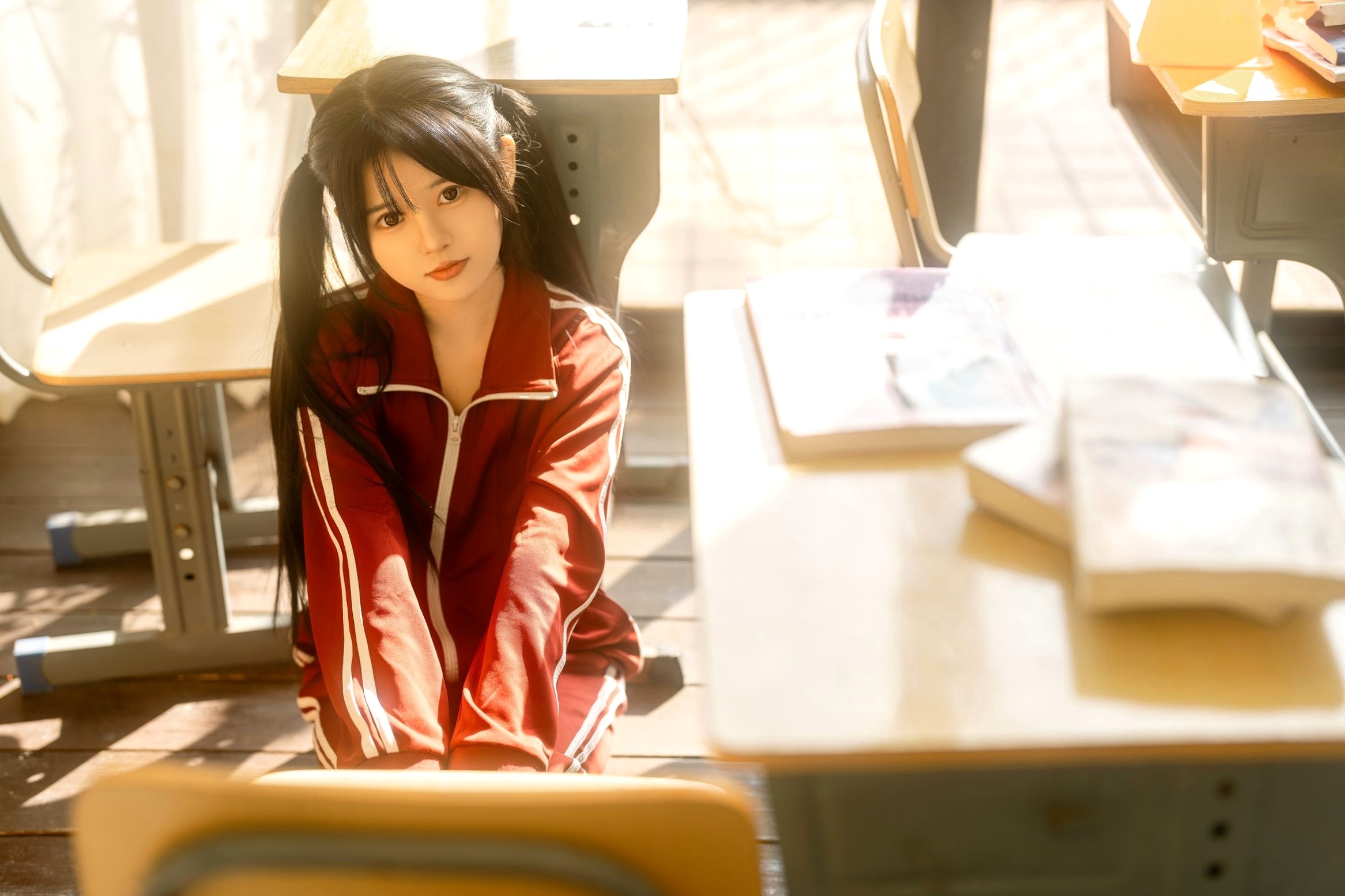 Gallery - Rua阮阮-铁手叫兽：课间阳光下的红色校服，教室内的诱惑私房写真性感校服诱惑私房照 女神私房照_秀色女神 - image 4