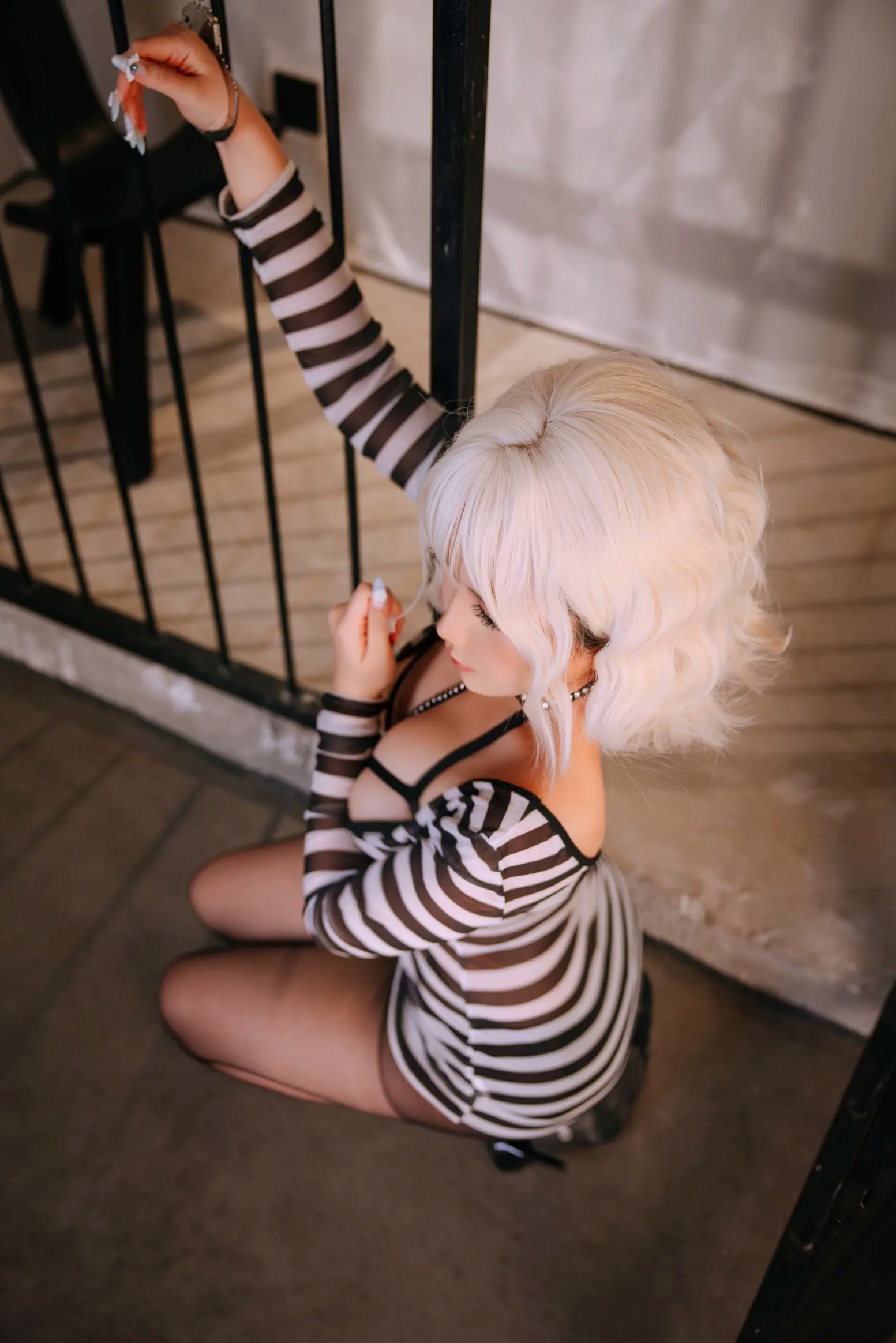 Gallery - 日奈娇 审讯室角色扮演 囚犯造型破损黑丝制服诱惑 美腿写真制服角色扮演黑丝诱惑私房照 女神私房照_秀色女神 - image 58