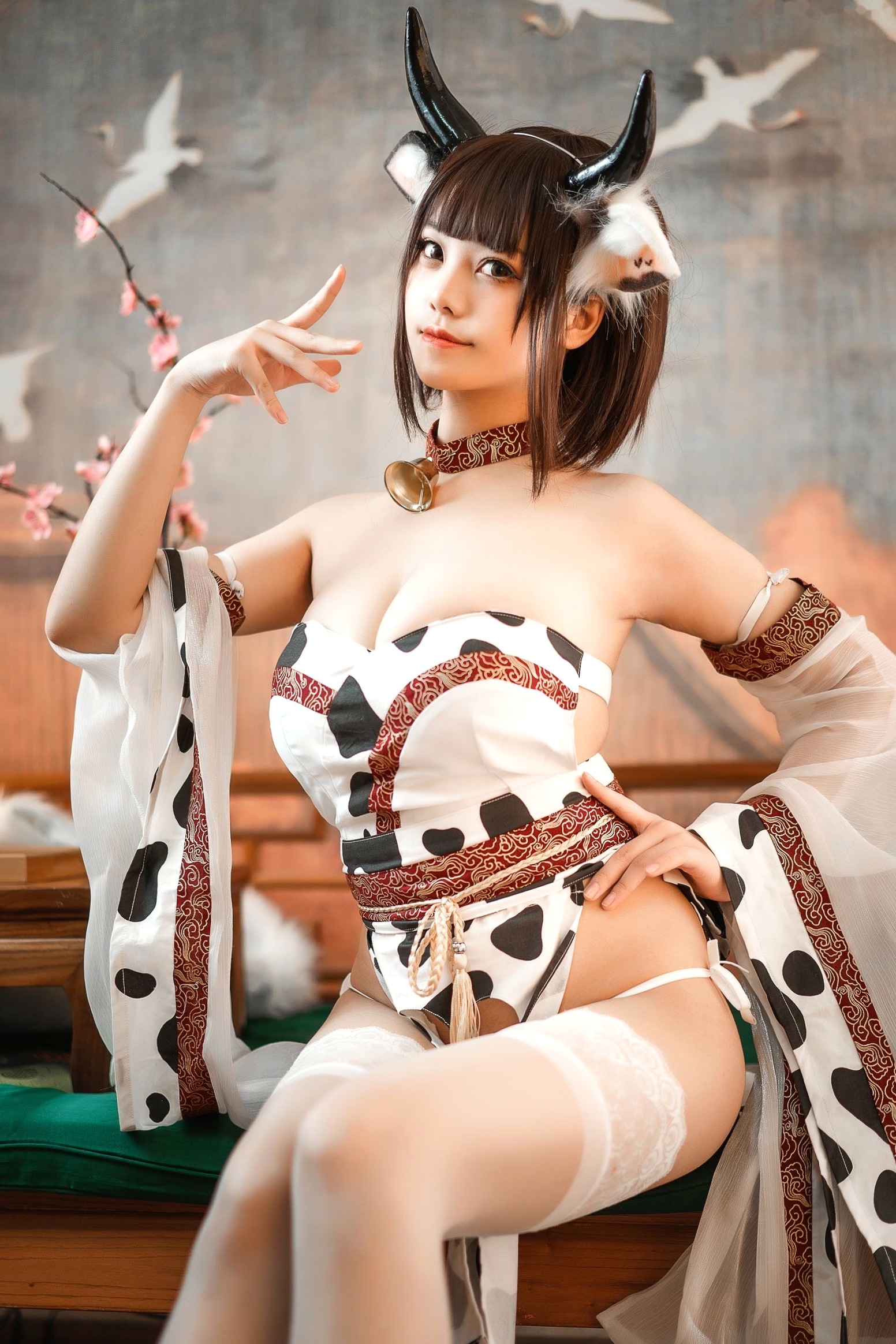 Gallery - 蜜汁猫裘-086-奶牛：软萌奶牛Cosplay私房写真，极致性感魅力主题角色扮演性感诱惑私房照萌系 女神私房照_秀色女神 - image 48