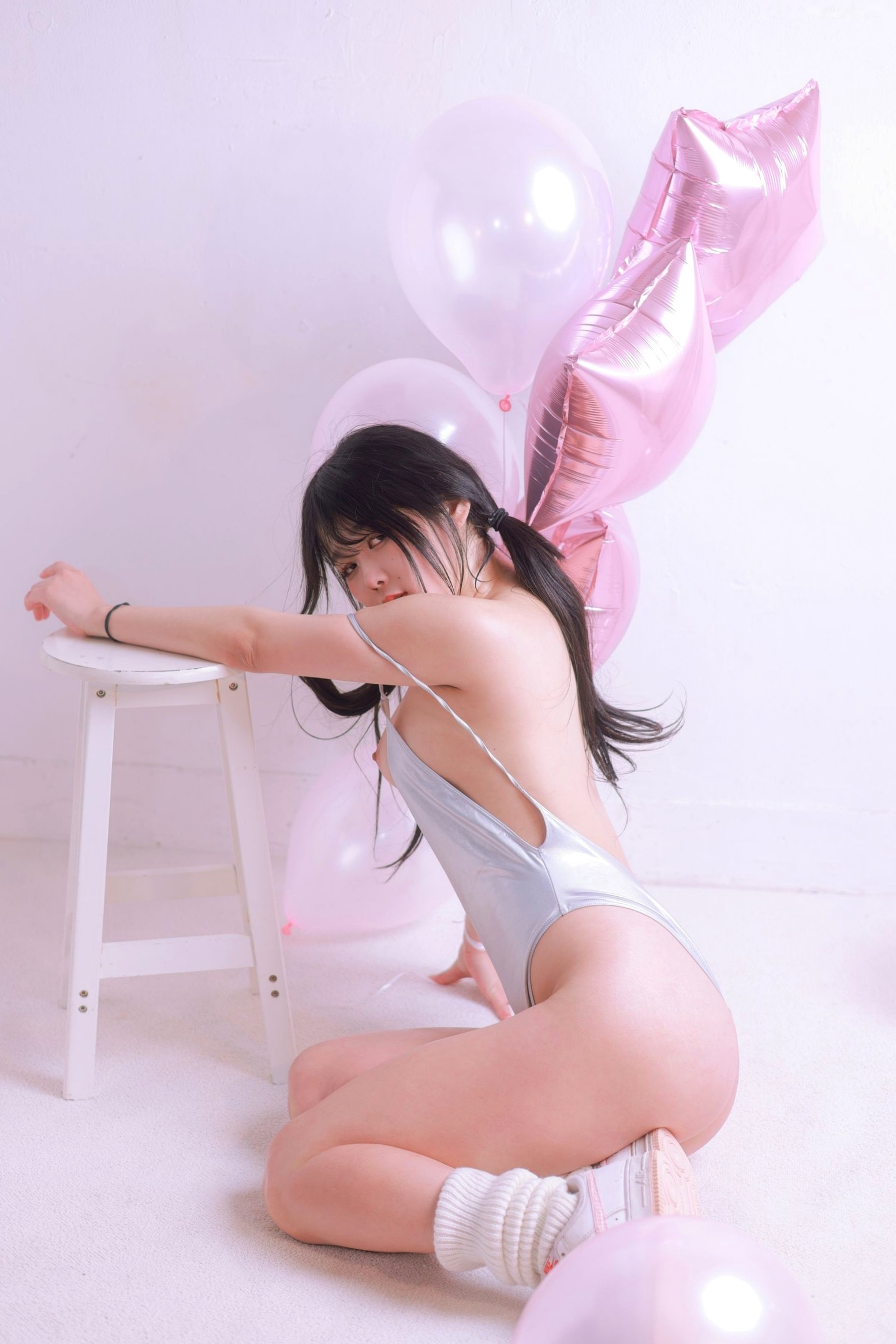 Gallery - 韩国美女琪雅Zia情人节Vol.13：银色连体衣搭配粉色气球，极致浪漫私房写真，火辣身材尽显，性感尤物诱惑全开性感私房照诱惑韩国大尺度 女神私房照_秀色女神 - image 68